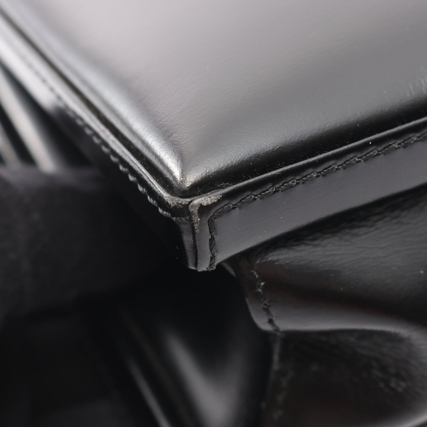 ハンドバッグ 型押しロゴ レザー ブラック ロエベ バッグ LOEWE