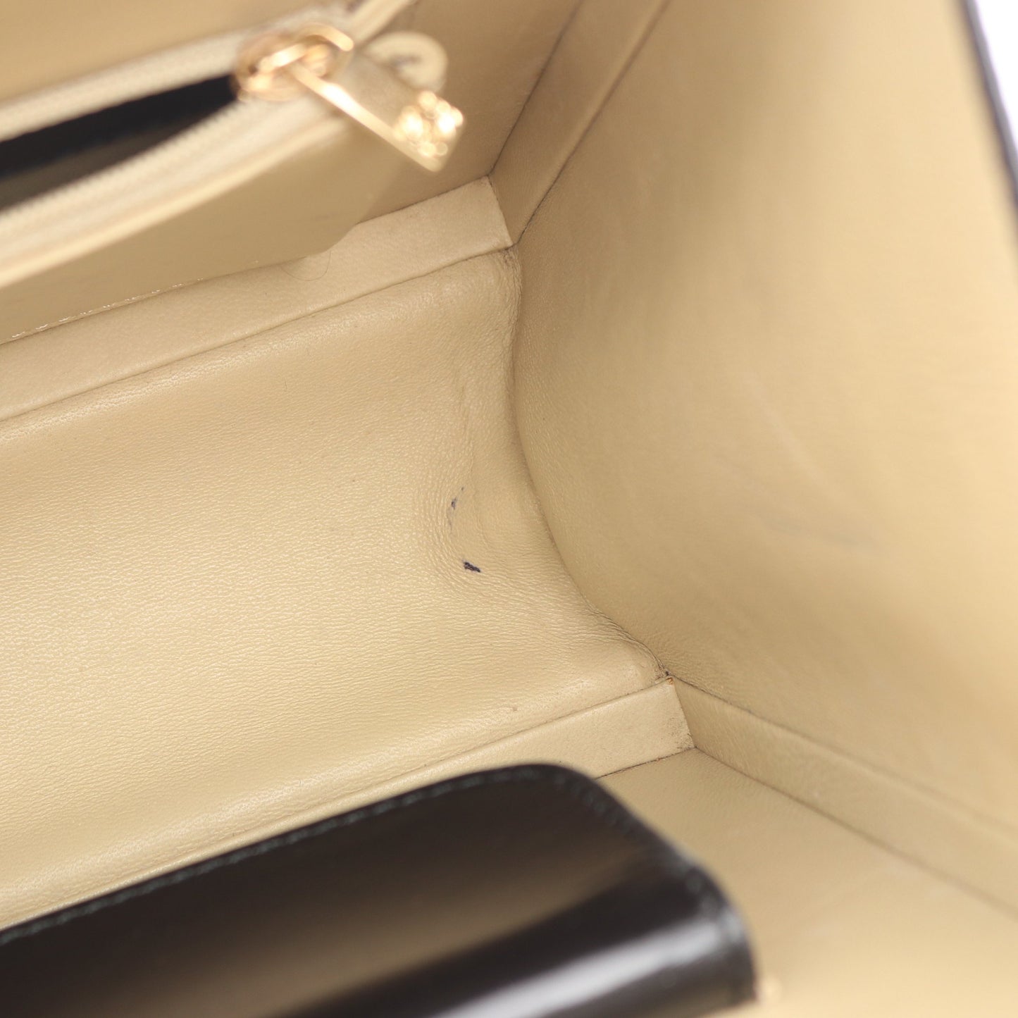 ハンドバッグ 型押しロゴ レザー ブラック ロエベ バッグ LOEWE