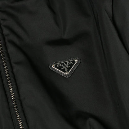 Re-Nylon ダウンコート ナイロン ブラック 三角ロゴプレート フード付き プラダ アウター PRADA