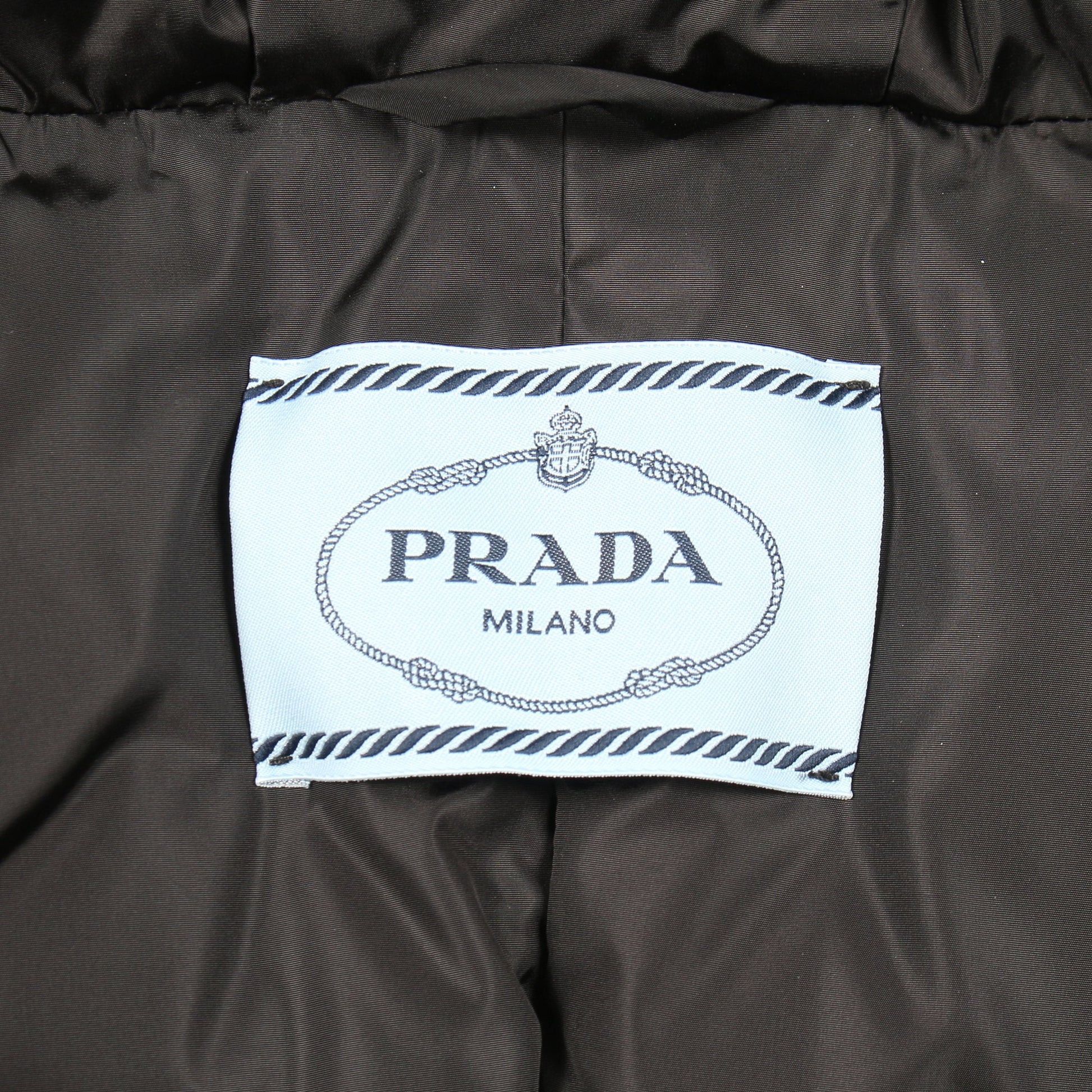 Re-Nylon ダウンコート ナイロン ブラック 三角ロゴプレート フード付き プラダ アウター PRADA