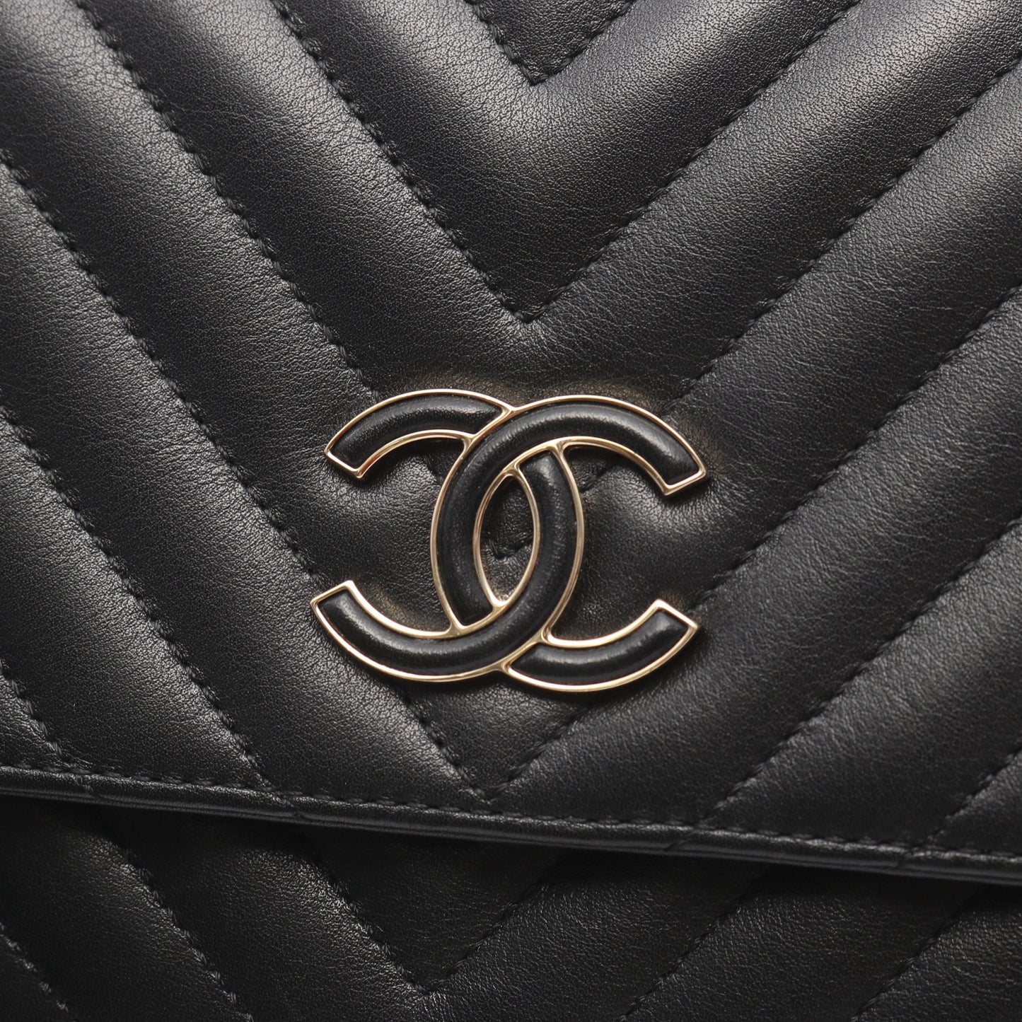 Vステッチ シェブロン Wチェーンショルダーバッグ ラムスキン ブラック ゴールド金具 シャネル バッグ CHANEL