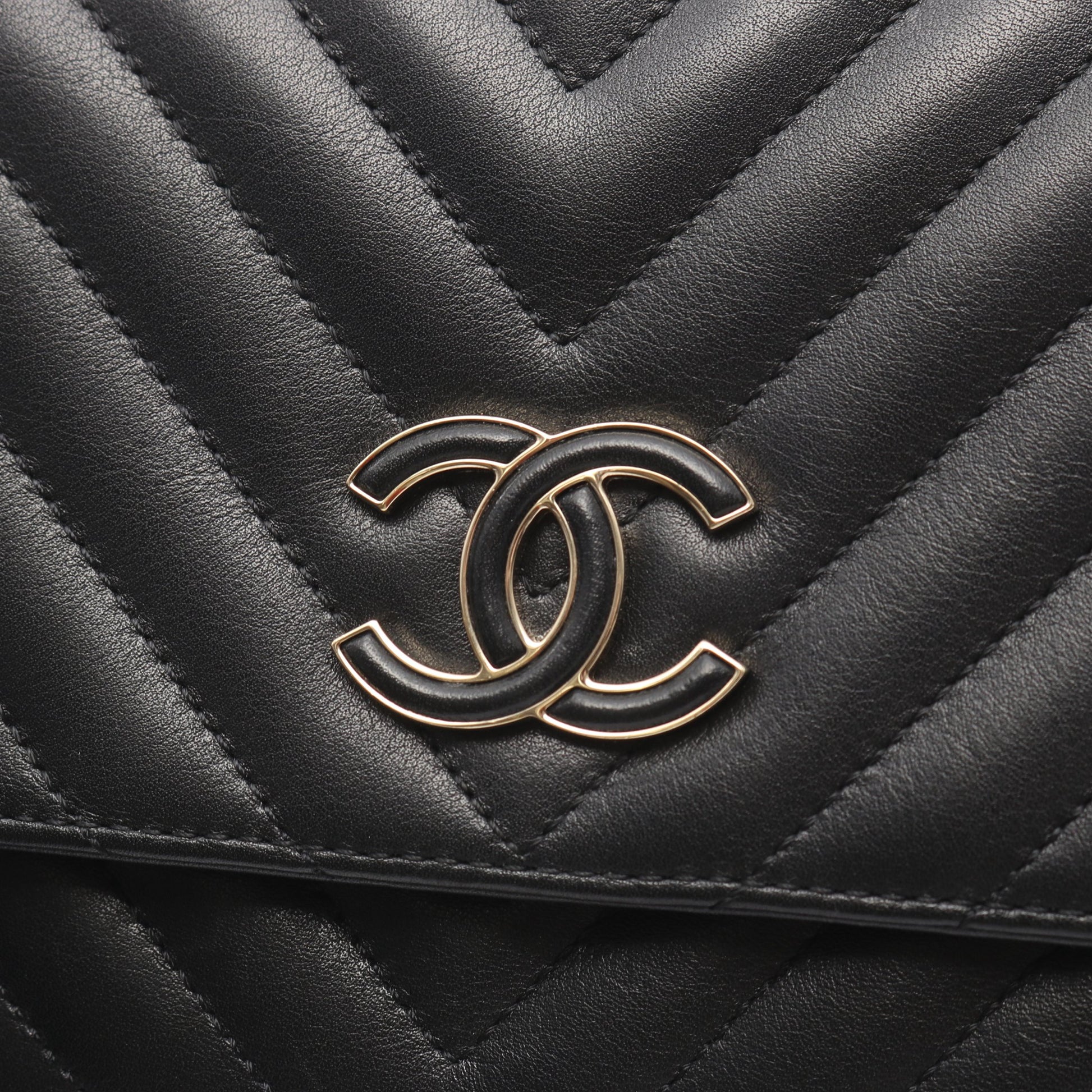 Vステッチ シェブロン Wチェーンショルダーバッグ ラムスキン ブラック ゴールド金具 シャネル バッグ CHANEL