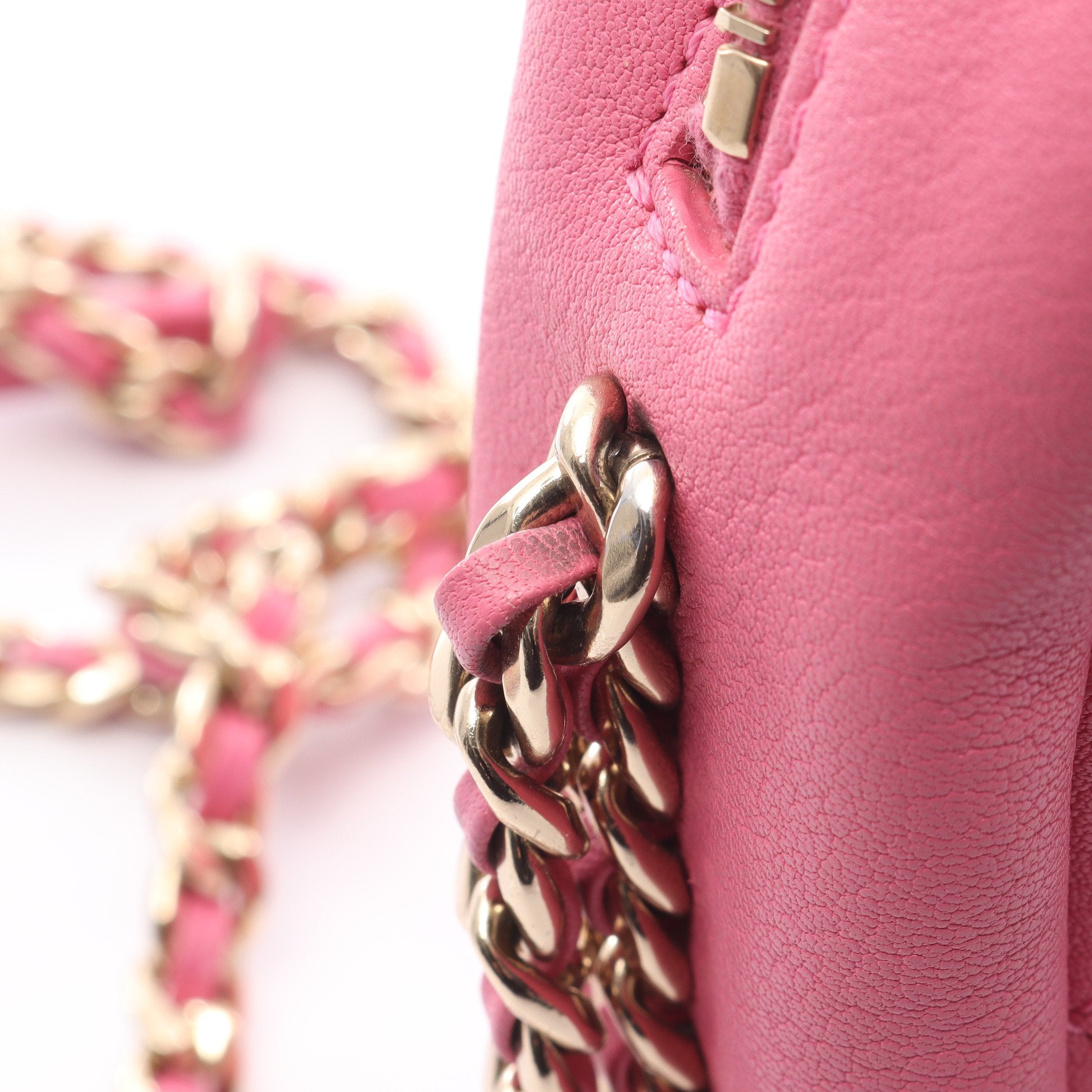 マトラッセ チェーンショルダーバッグ レザー ピンク ゴールド金具