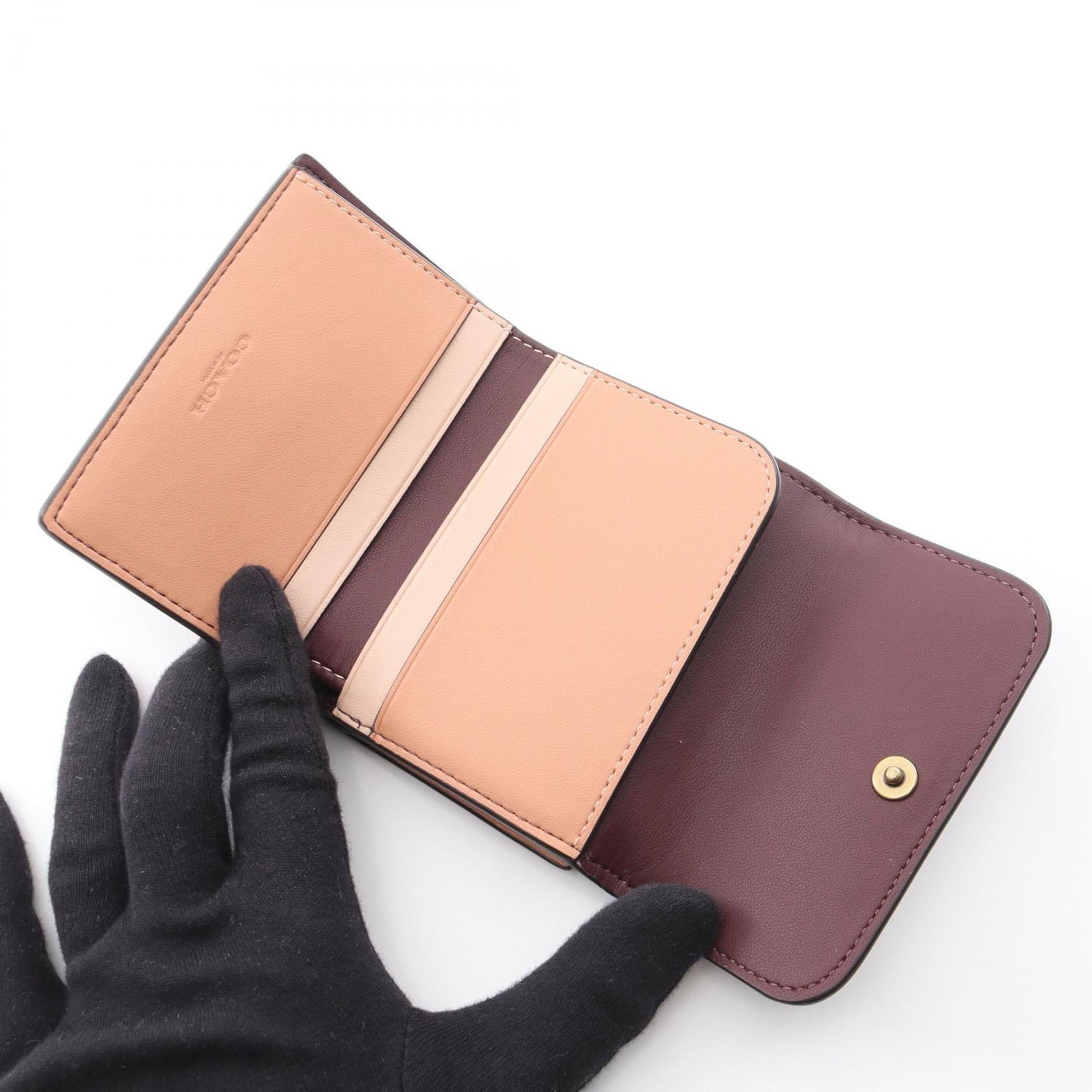エッセンシャル 三つ折り財布 レザー ボルドー ピンク コーチ – RECLO