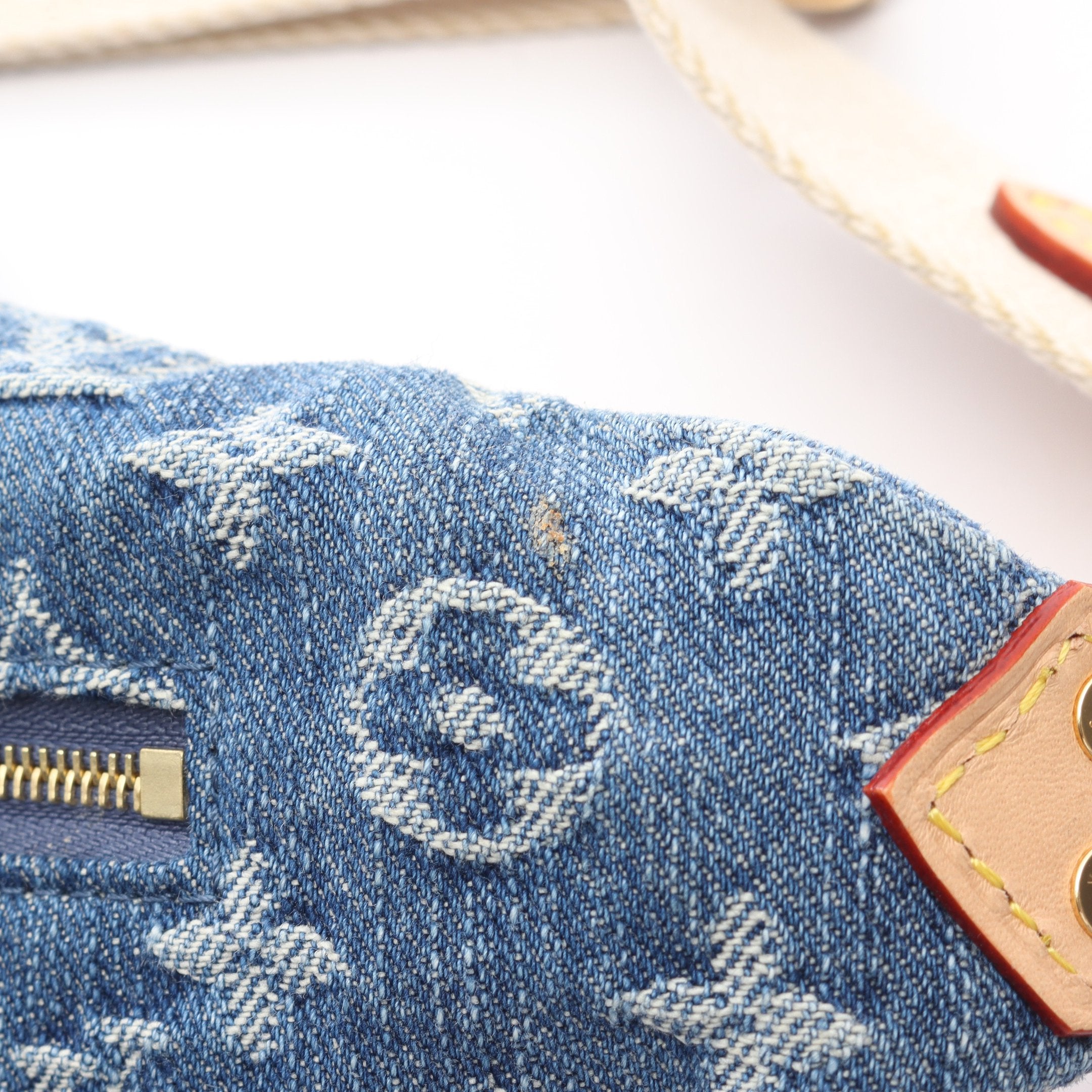 ハイライズ モノグラムデニム ボディバッグ デニム レザー インディゴ