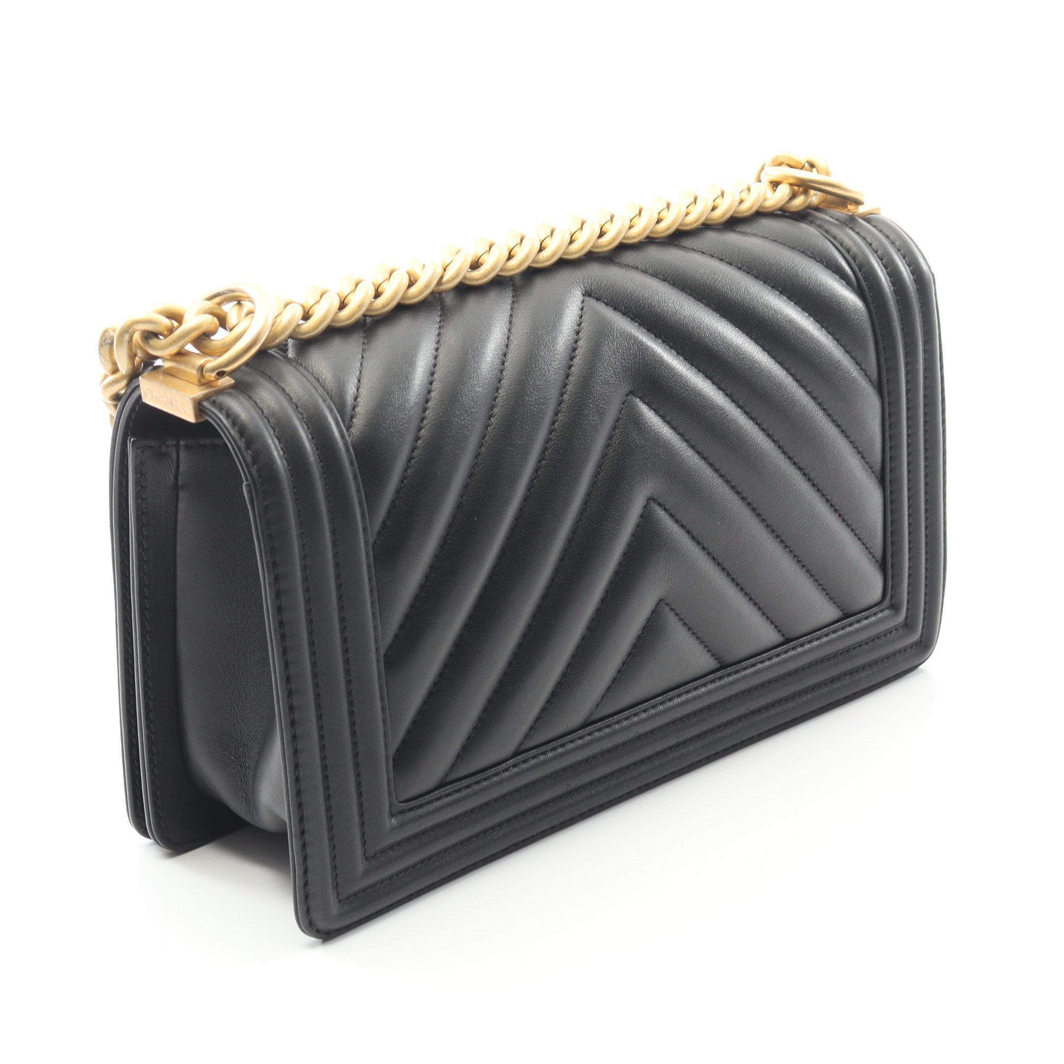 ⛄シャネル　財布　ボーイシャネル 　Vステッチ　シェブロン キャビアスキン　黒 CHANEL✨シャネル✨シェブロン✨Vステッチ✨二つ折り✨長財布