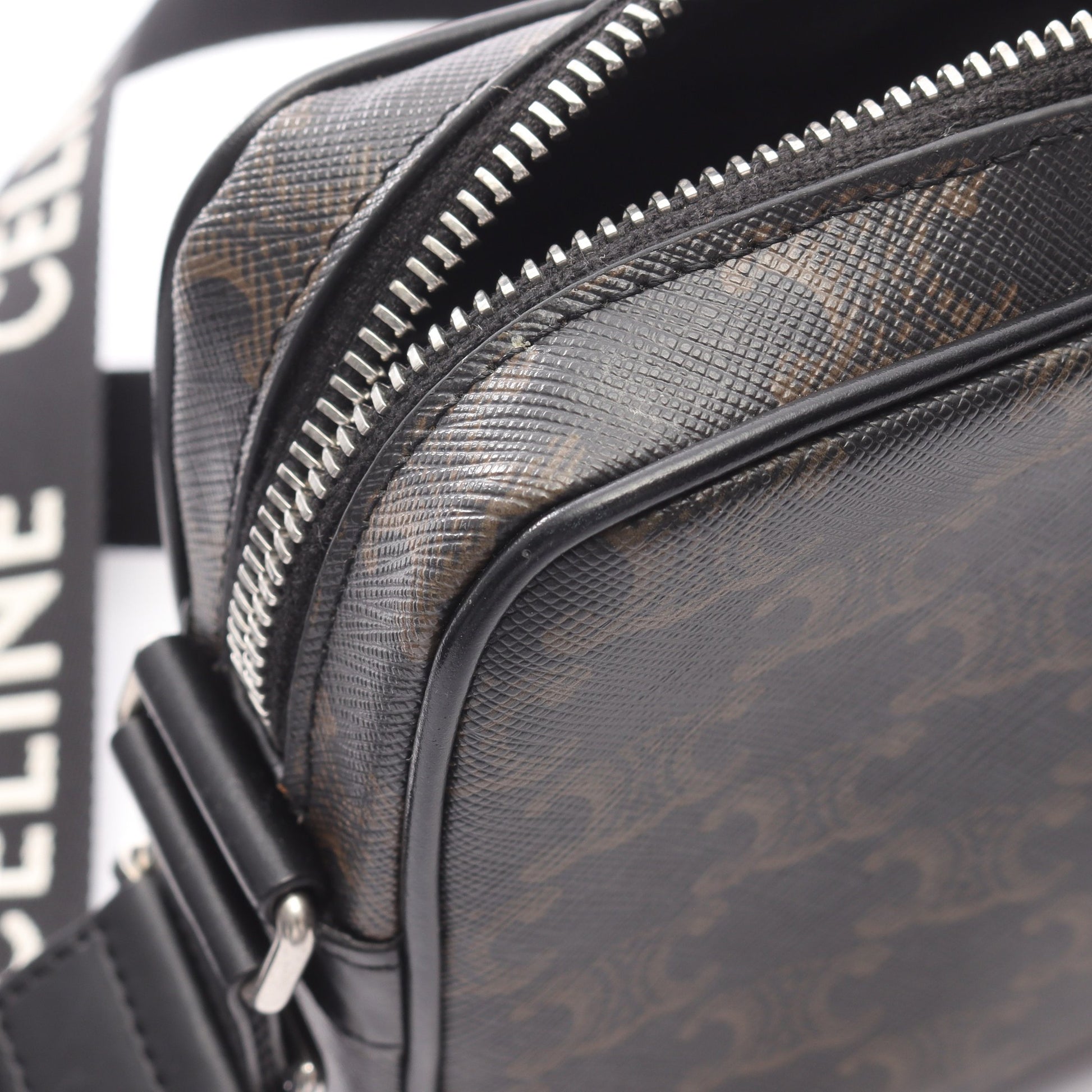 トリオンフ ミディアム メッセンジャーバッグ ショルダーバッグ PVC レザー ダークブラウン ブラック セリーヌ バッグ CELINE