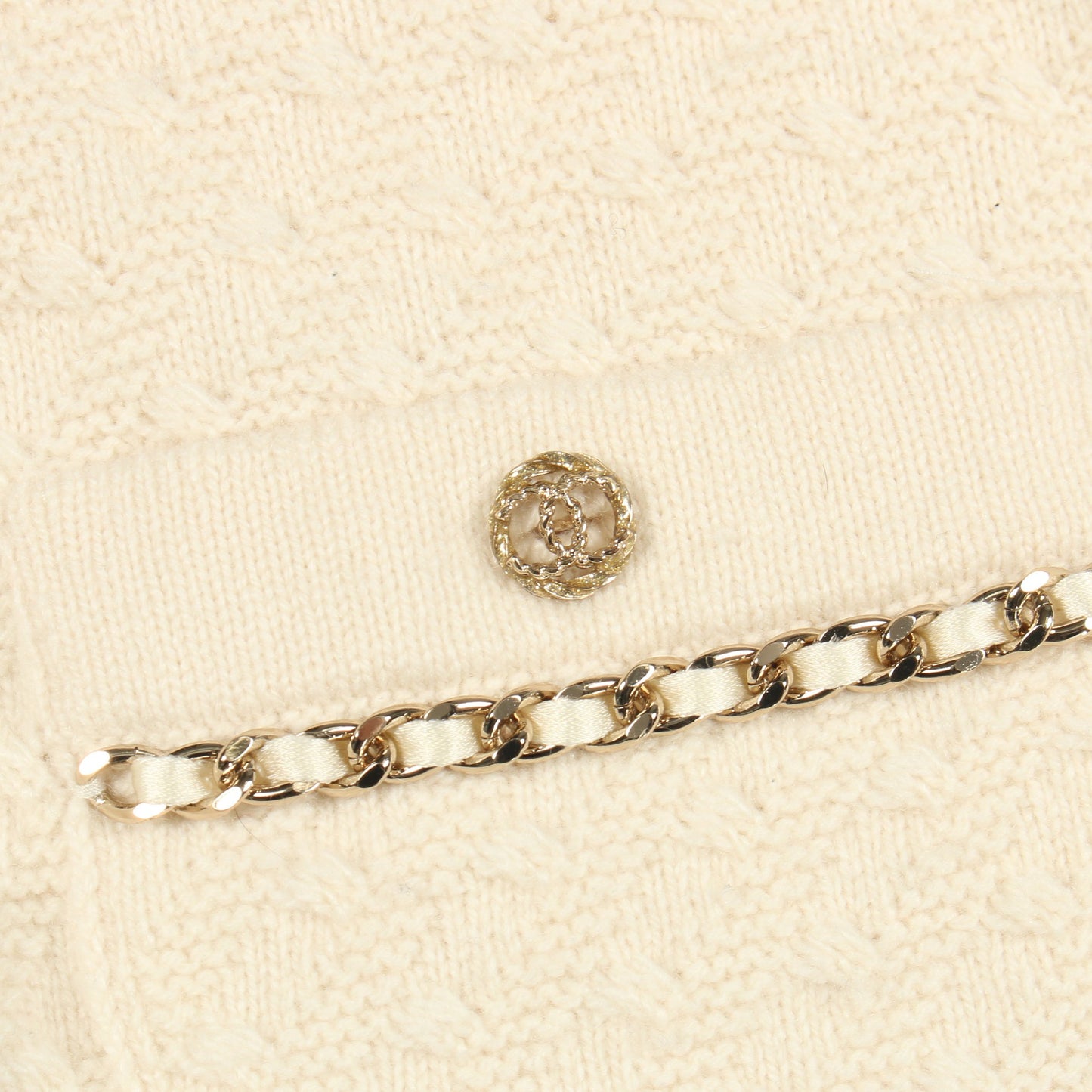 ココマークボタン カーディガン カシミヤ オフホワイト シャネル トップス CHANEL