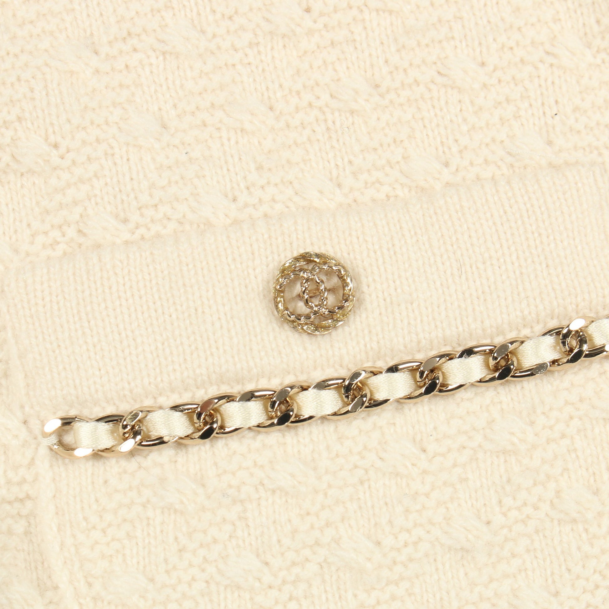 ココマークボタン カーディガン カシミヤ オフホワイト シャネル トップス CHANEL