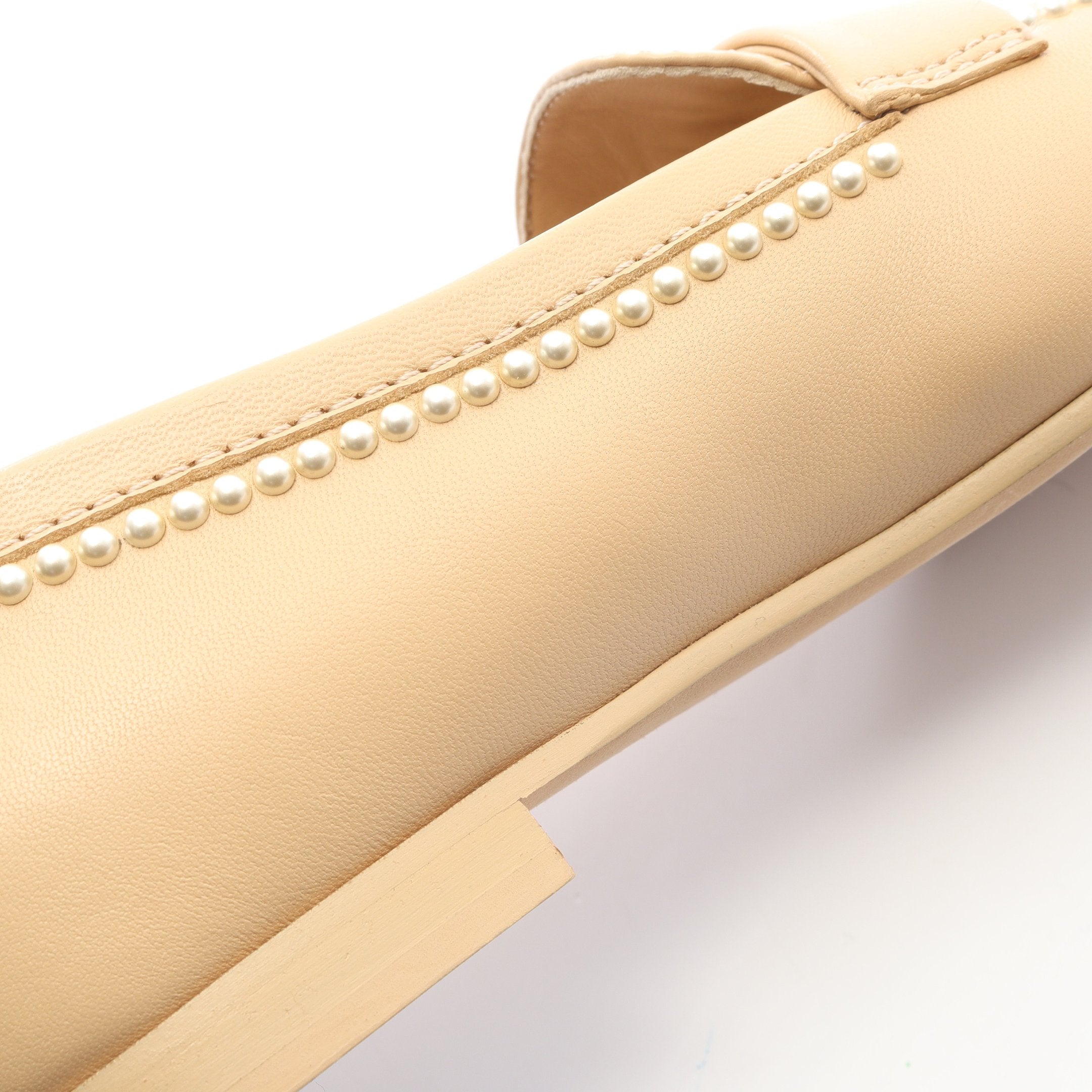 ココマーク フラットシューズ レザー ベージュ シャネル – RECLO