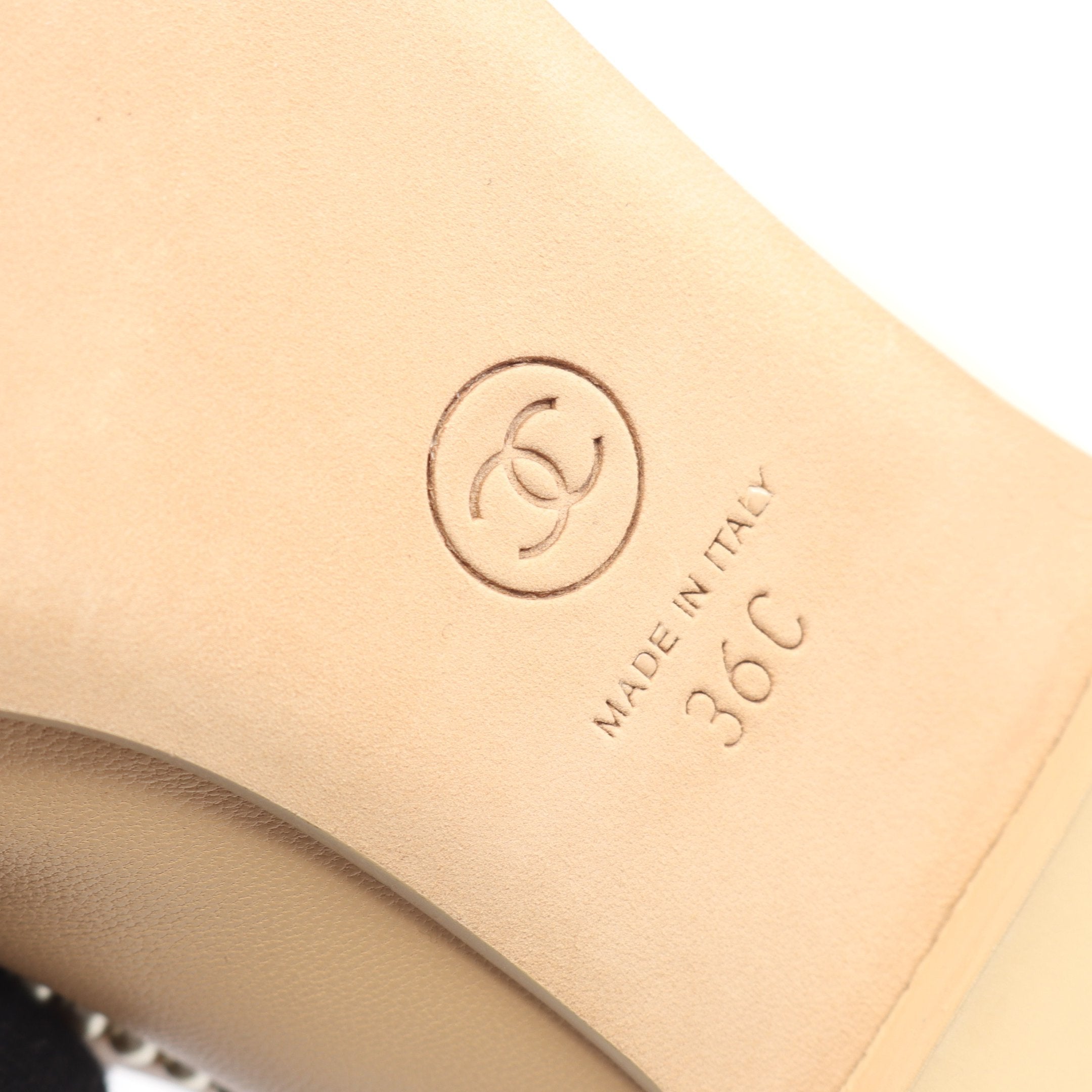 ココマーク フラットシューズ レザー ベージュ シャネル – RECLO