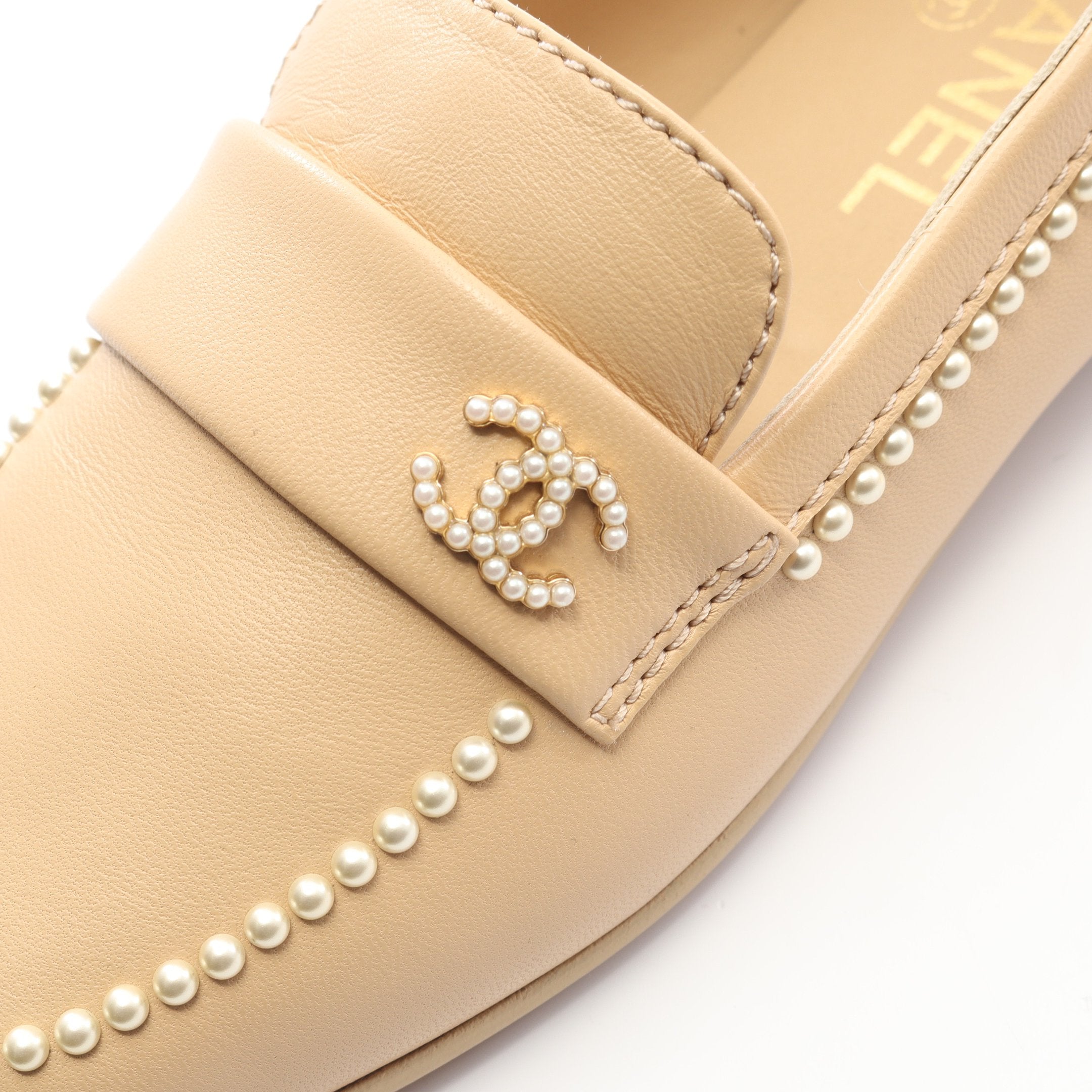 ココマーク フラットシューズ レザー ベージュ シャネル – RECLO