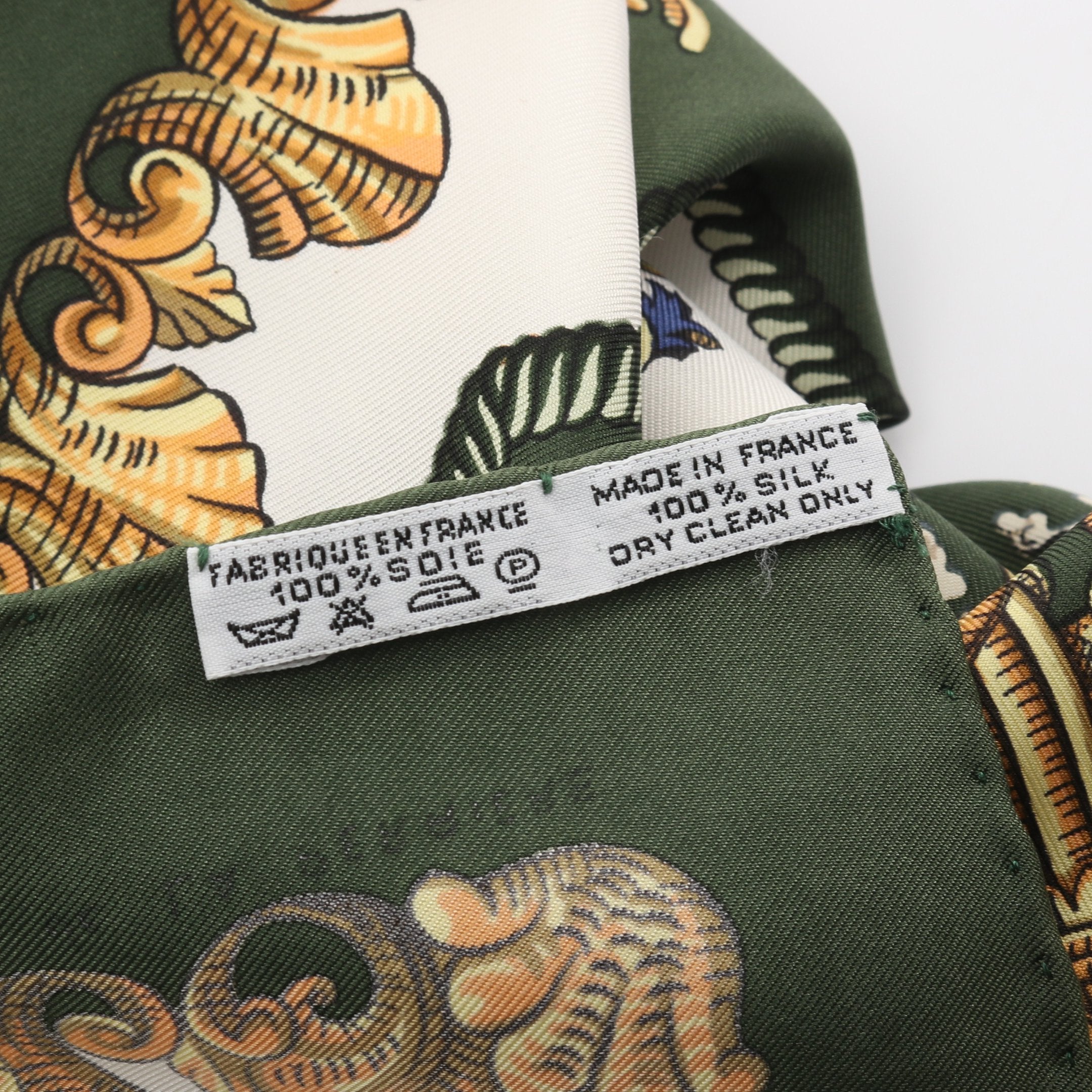 カレ90 LVDOVICVS MAGNVS スカーフ シルク ダークグリーン ホワイト