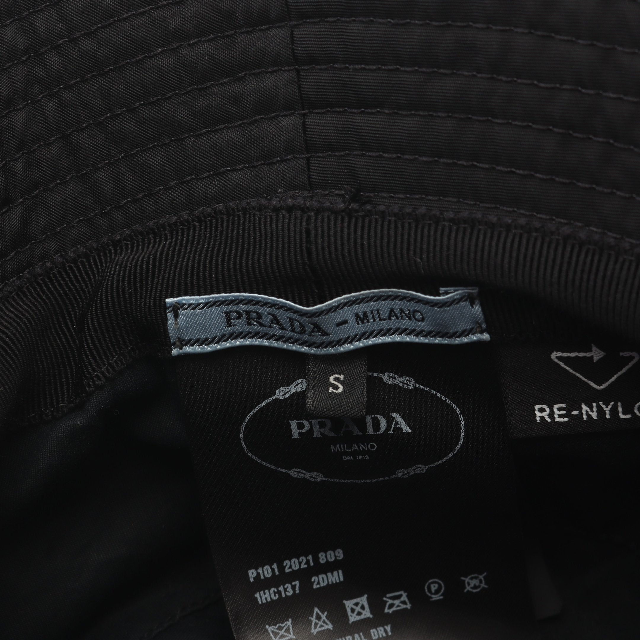 Re-Nylon トライアングルロゴ バケットハット 帽子 ナイロン ブラック