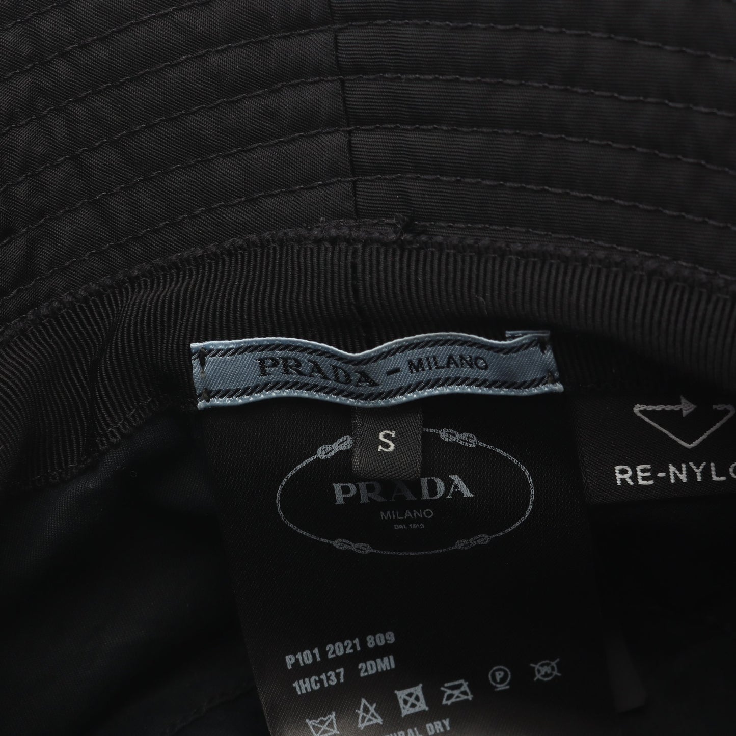 Re-Nylon トライアングルロゴ バケットハット 帽子 ナイロン ブラック プラダ 財布・小物 PRADA