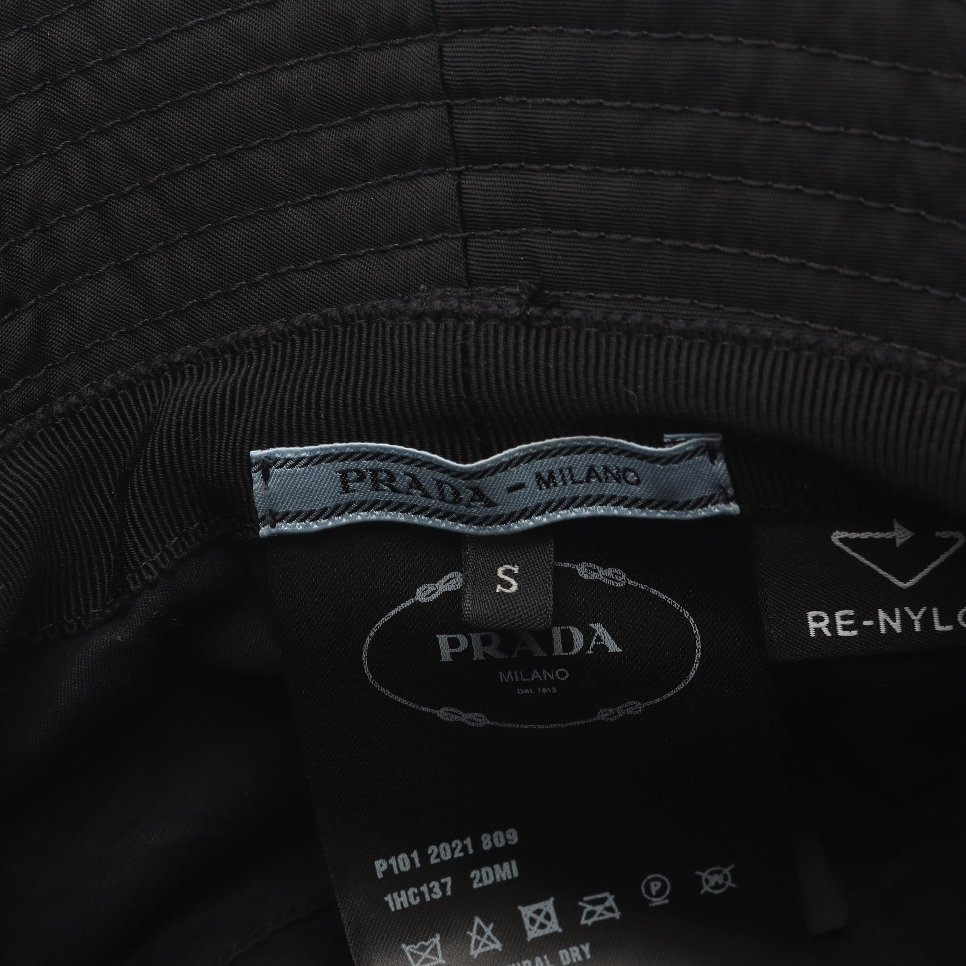 Re-Nylon トライアングルロゴ バケットハット 帽子 ナイロン ブラック プラダ 財布・小物 PRADA