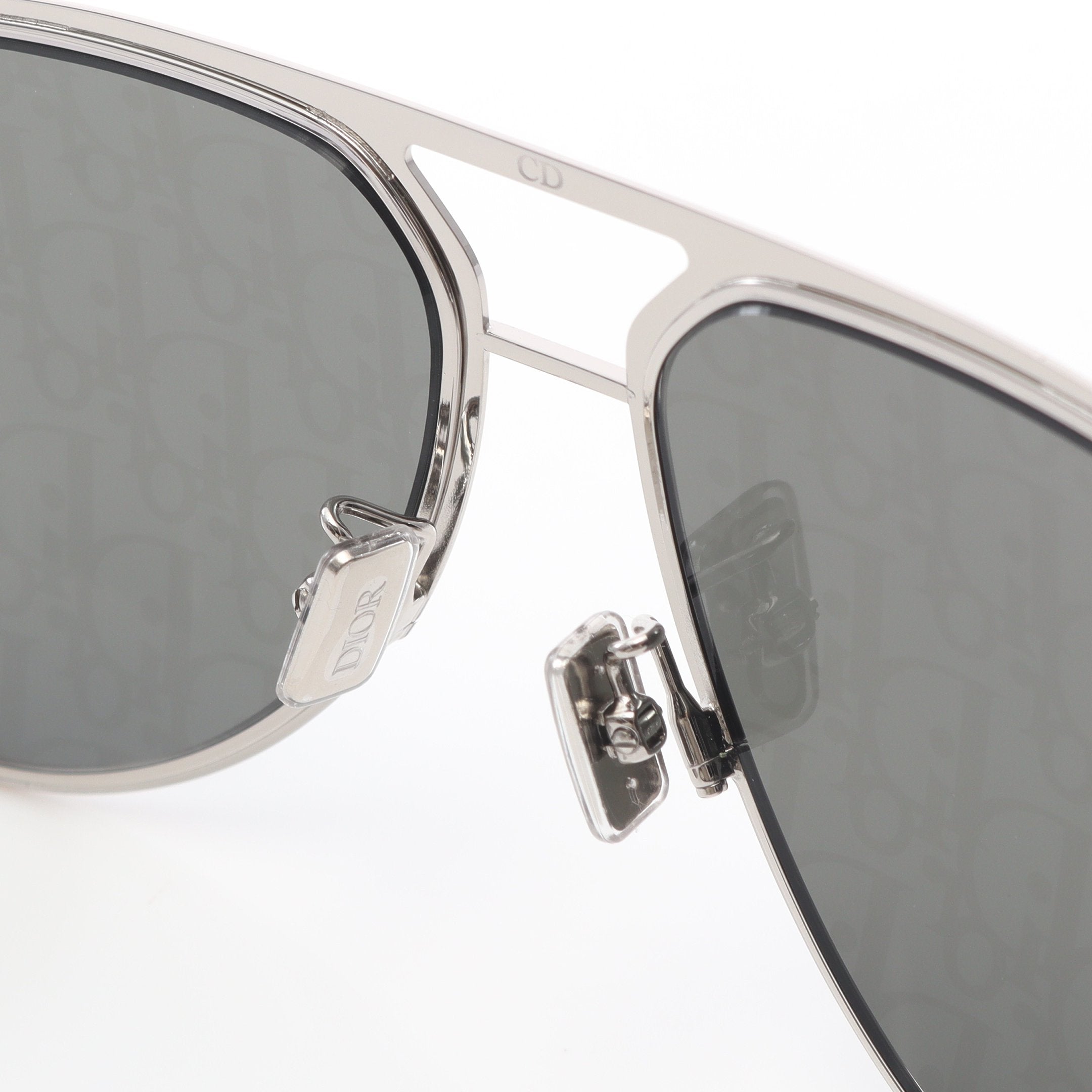 Dior Essential ティアドロップ サングラス シルバー ブラック