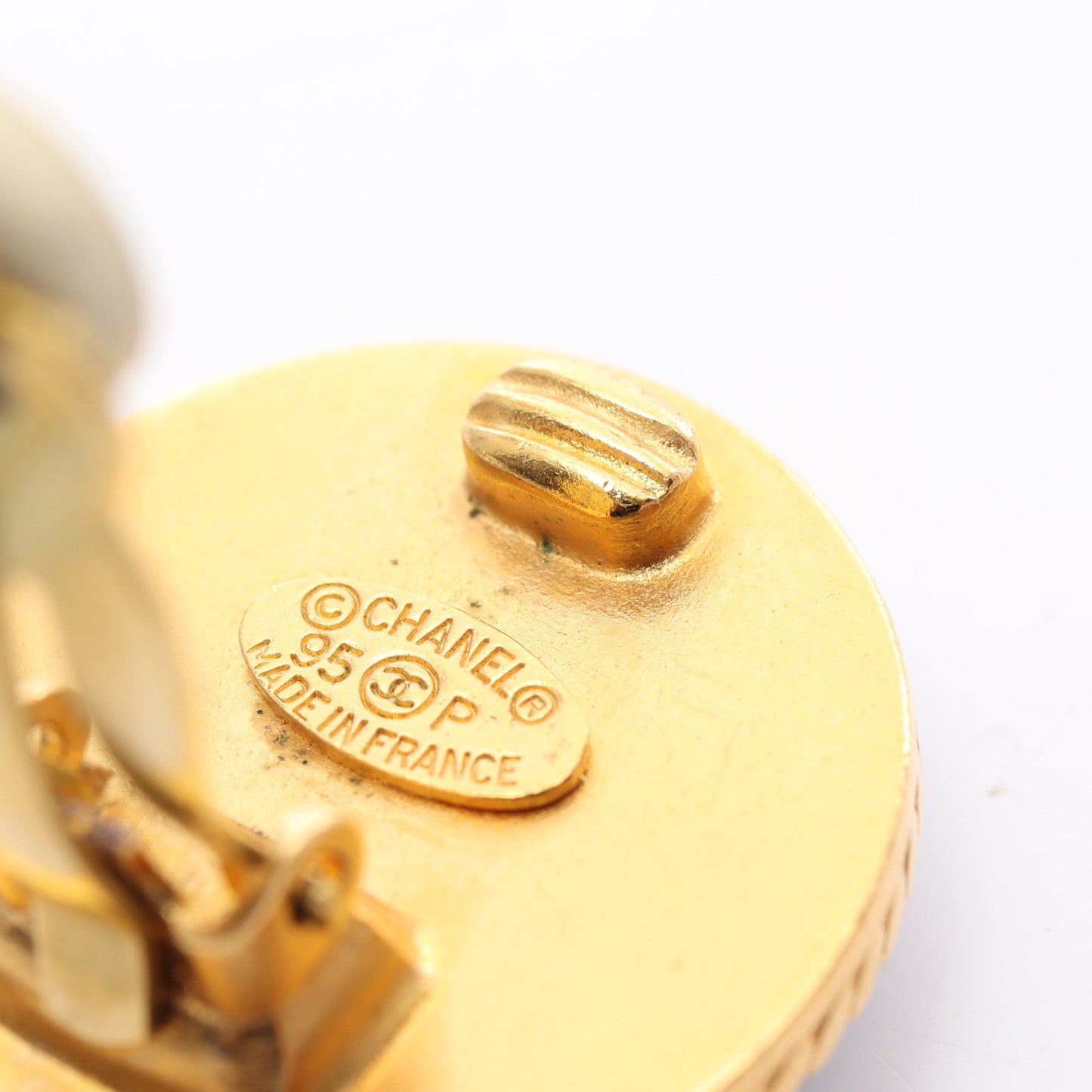 ココマーク ラウンド シェル イヤリング GP ゴールド ホワイト ブラック 95P シャネル