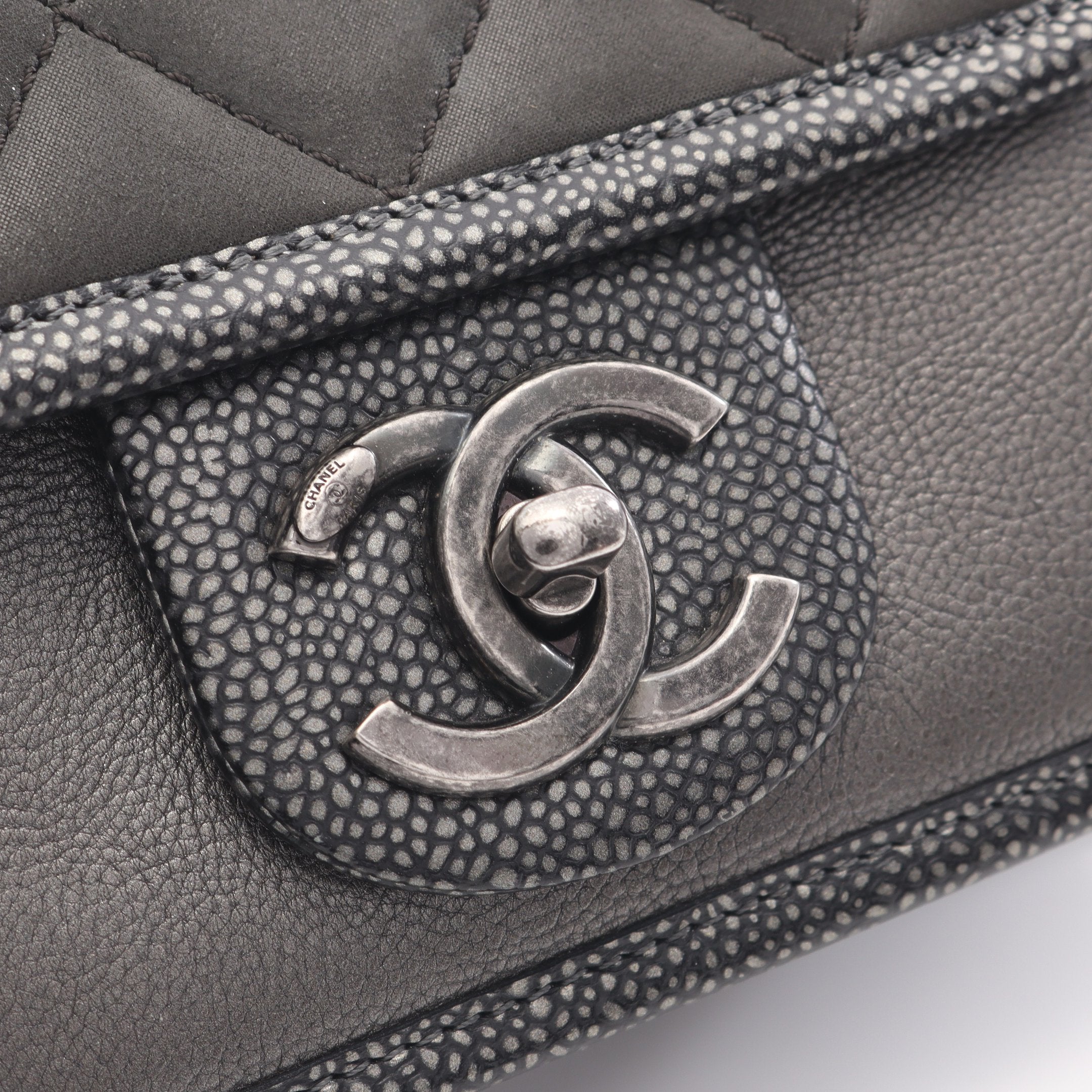 マトラッセ チェーンショルダーバッグ レザー ダークグレー