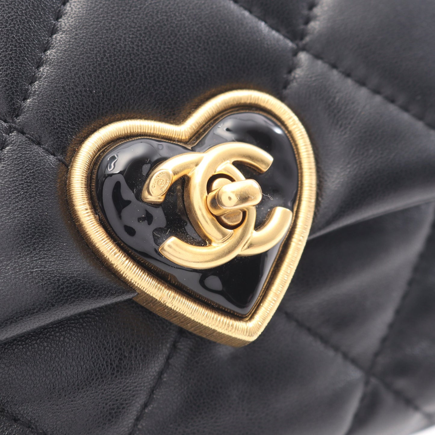 マトラッセ ハートロック チェーンショルダーバッグ ラムスキン ブラック ゴールド金具 シャネル バッグ CHANEL