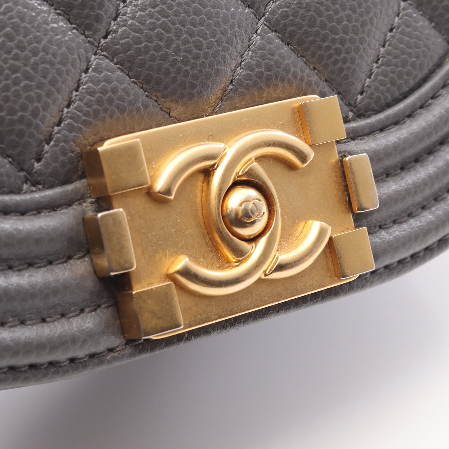 ボーイシャネル スモール チェーンショルダーバッグ キャビアスキン グレー ゴールド金具 シャネル バッグ CHANEL