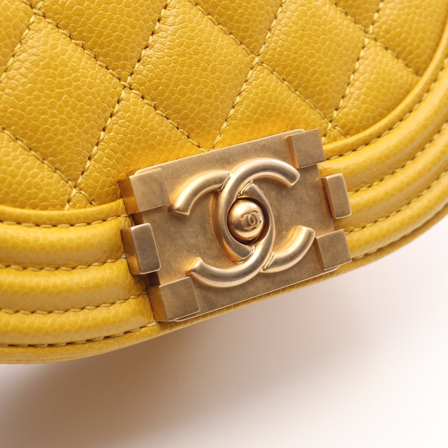 ボーイシャネル スモール チェーンショルダーバッグ キャビアスキン イエローブラウン ゴールド金具 シャネル バッグ CHANEL