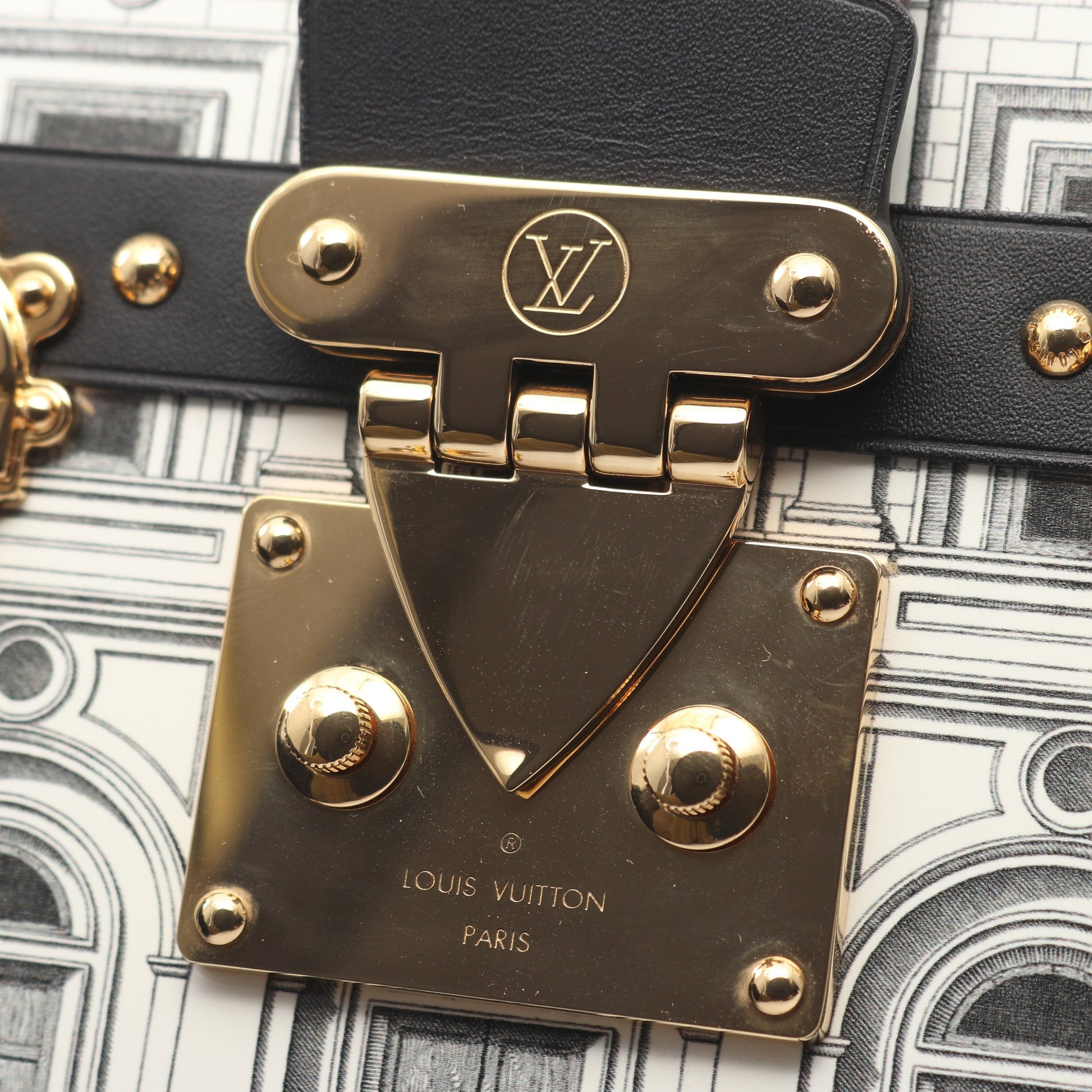 LOUIS VUITTON × FORNASETTI プティット マル モノグラム ショルダーバッグ レザー PVC ホワイト ブラウン ブラック ルイヴィトン バッグ LOUIS VUITTON