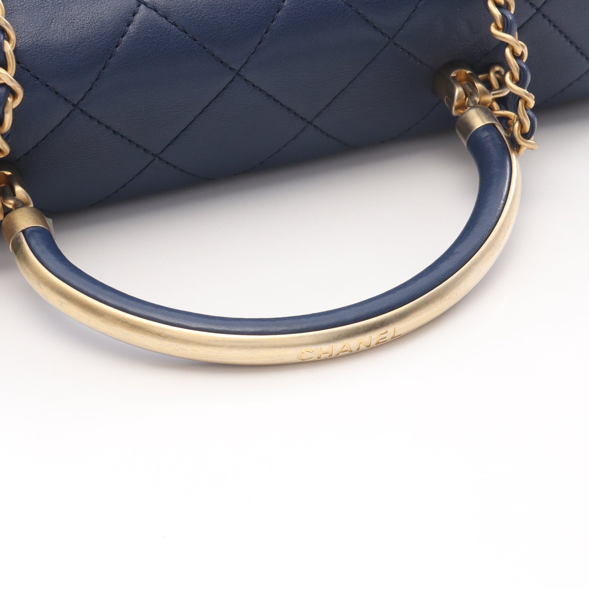 マトラッセ チェーンショルダーバッグ ラムスキン ダークブルー ゴールド金具 2WAY シャネル バッグ CHANEL
