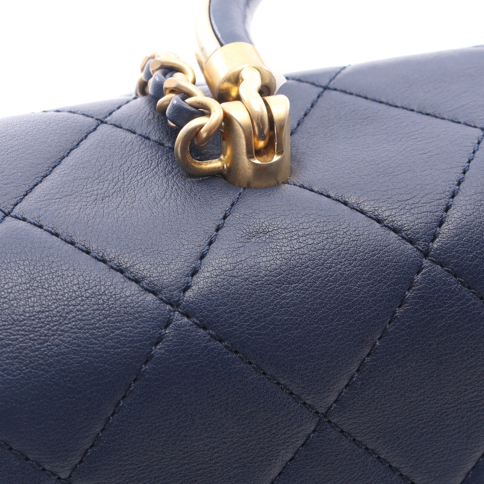 マトラッセ チェーンショルダーバッグ ラムスキン ダークブルー ゴールド金具 2WAY シャネル バッグ CHANEL