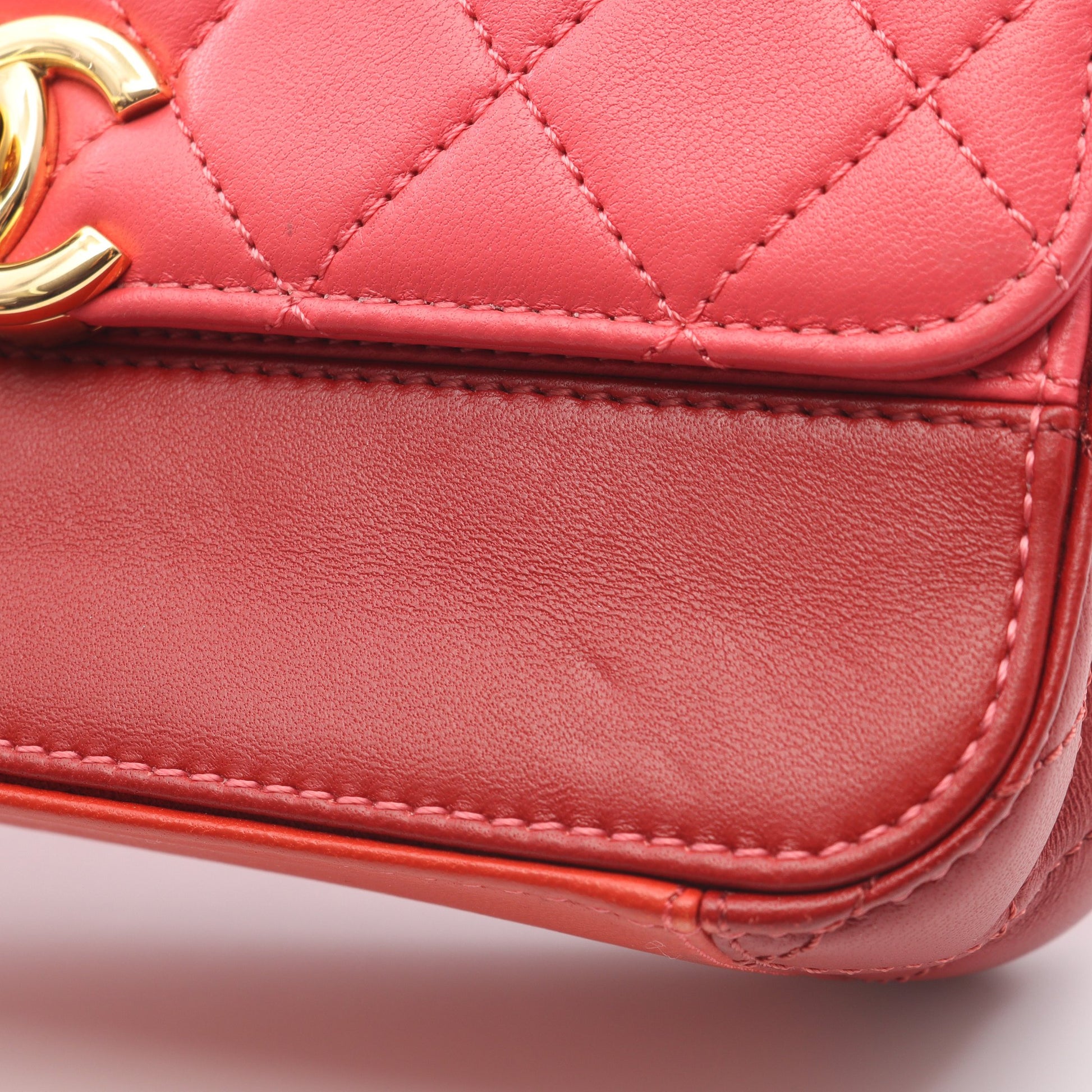 マトラッセ チェーンショルダーバッグ レザー レッド マルチカラー ゴールド金具 シャネル バッグ CHANEL
