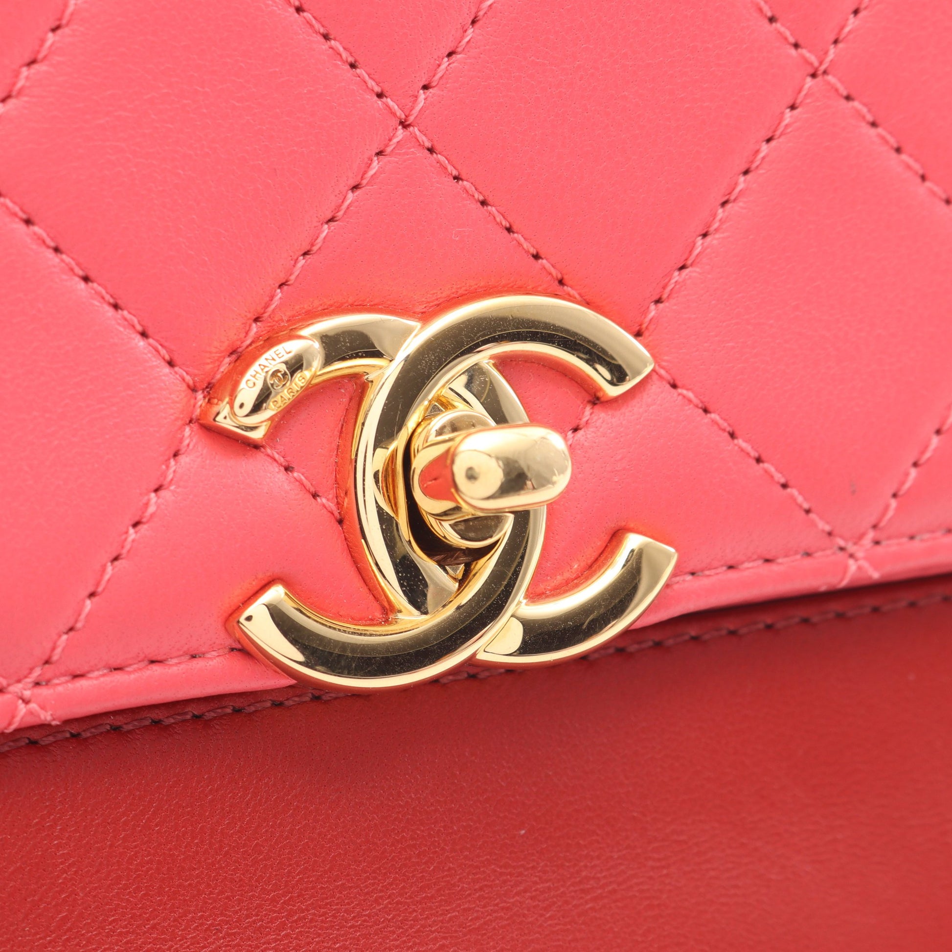 マトラッセ チェーンショルダーバッグ レザー レッド マルチカラー ゴールド金具 シャネル バッグ CHANEL