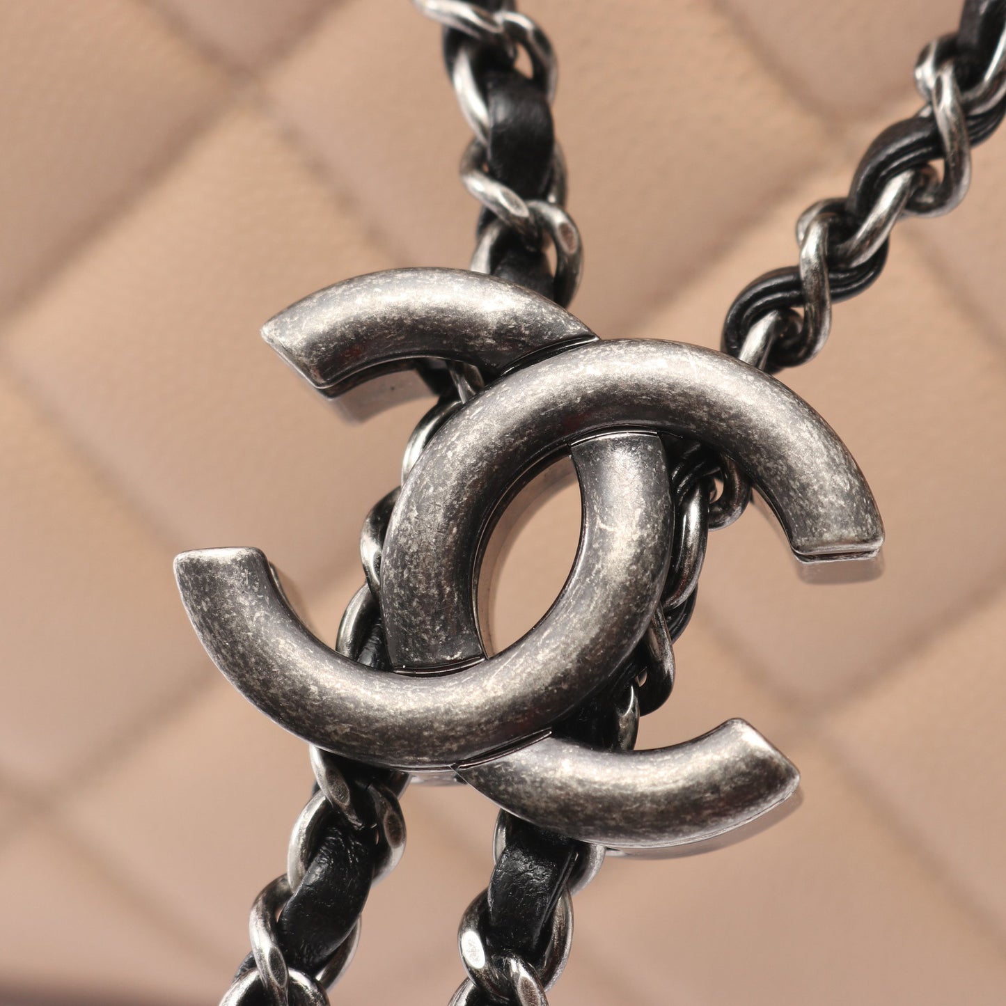 CCバケット ハンドバッグ キャビアスキン レザー ライトベージュ ブラック アンティークシルバー金具 2WAY シャネル バッグ CHANEL