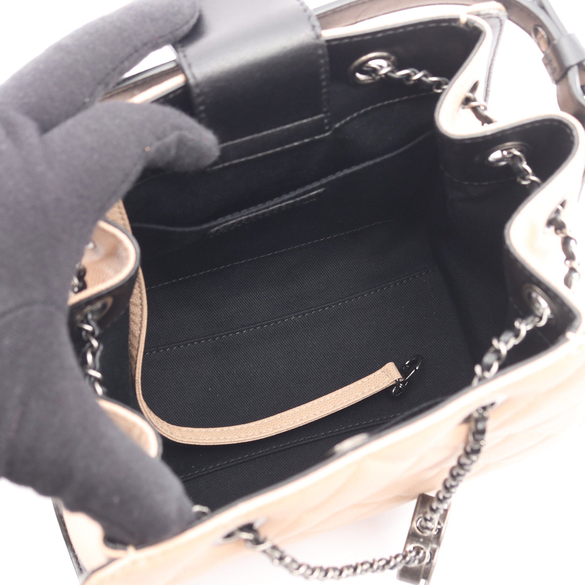 CCバケット ハンドバッグ キャビアスキン レザー ライトベージュ ブラック アンティークシルバー金具 2WAY シャネル バッグ CHANEL