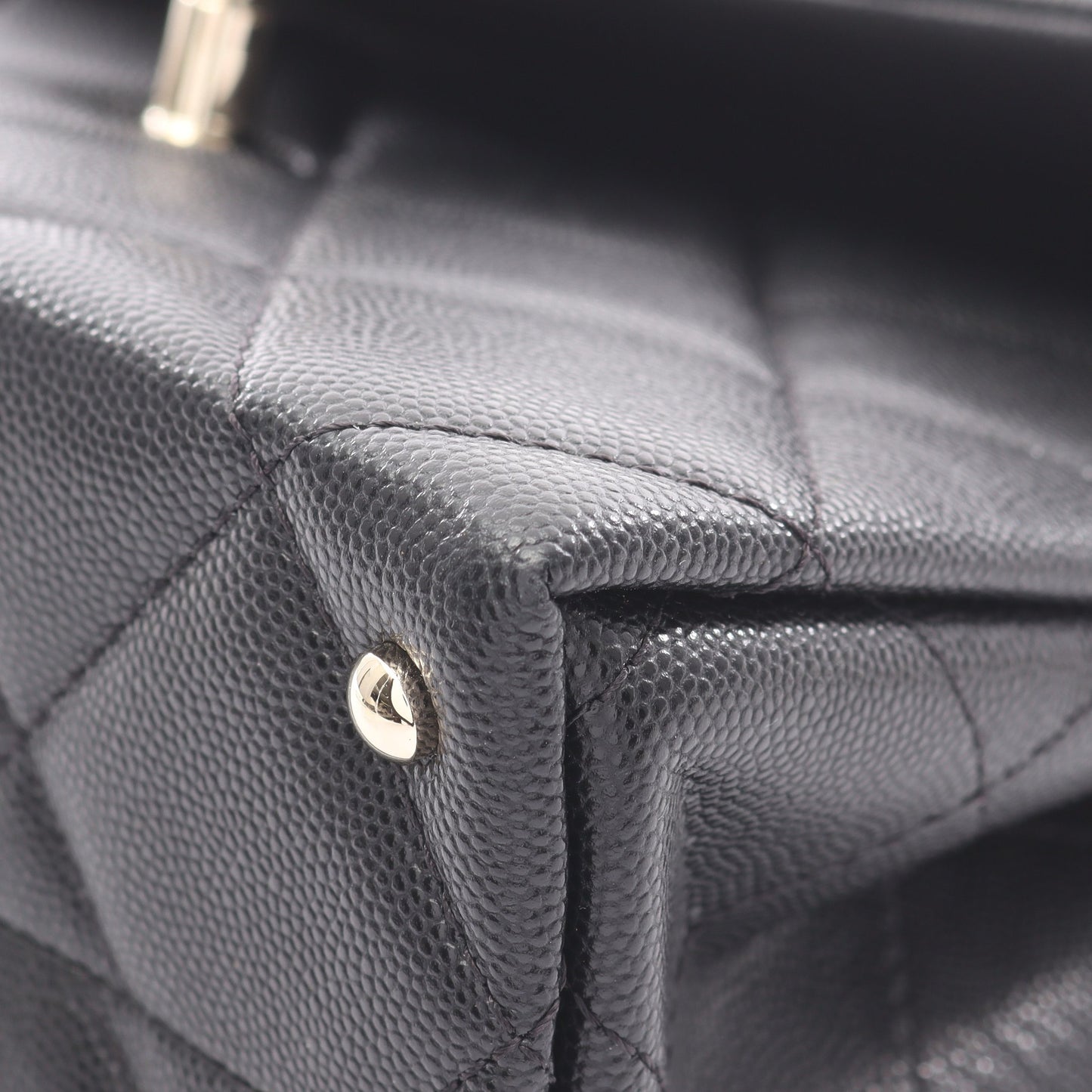 マトラッセ トップハンドル チェーンショルダーバッグ キャビアスキン ブラック ゴールド金具 シャネル バッグ CHANEL