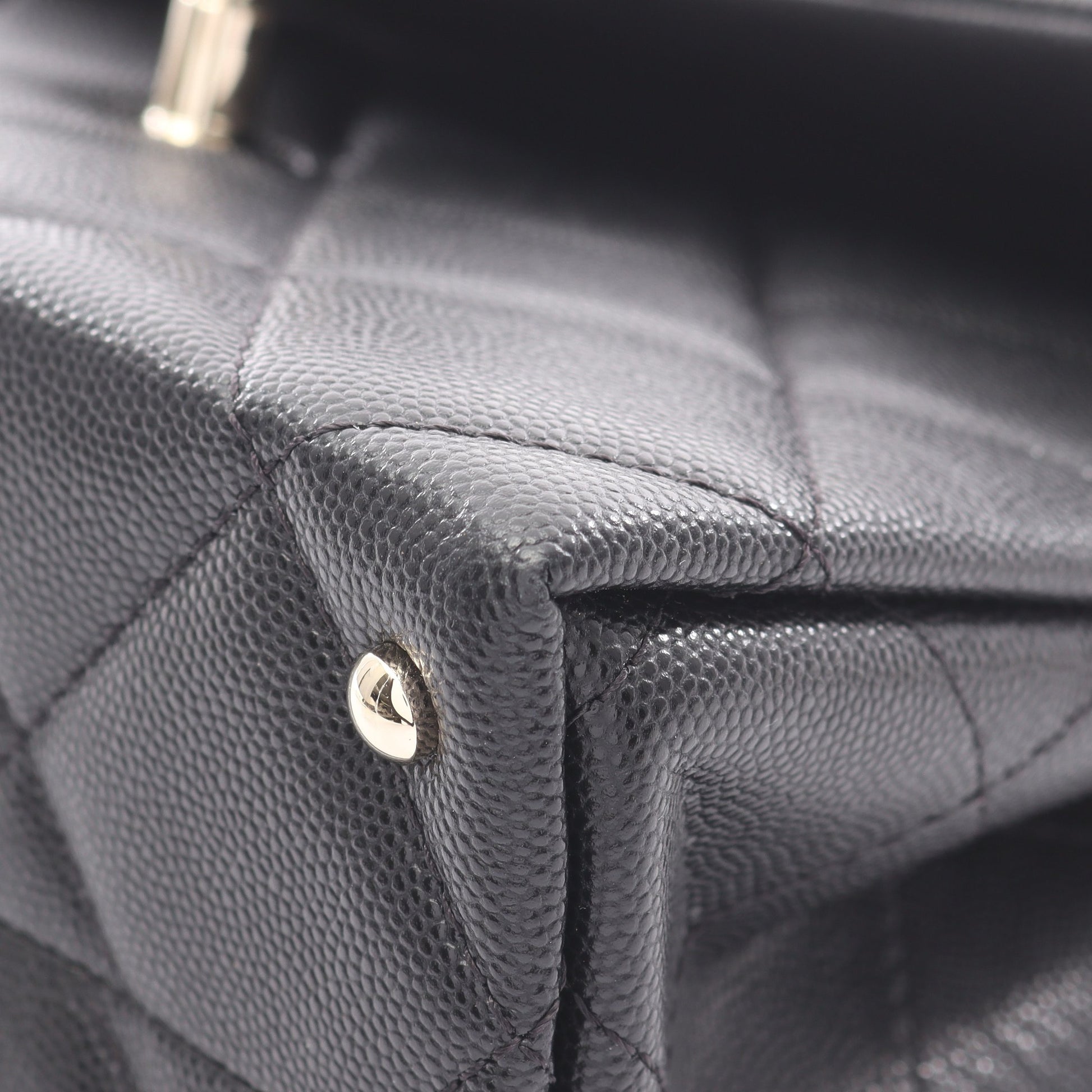 マトラッセ トップハンドル チェーンショルダーバッグ キャビアスキン ブラック ゴールド金具 シャネル バッグ CHANEL