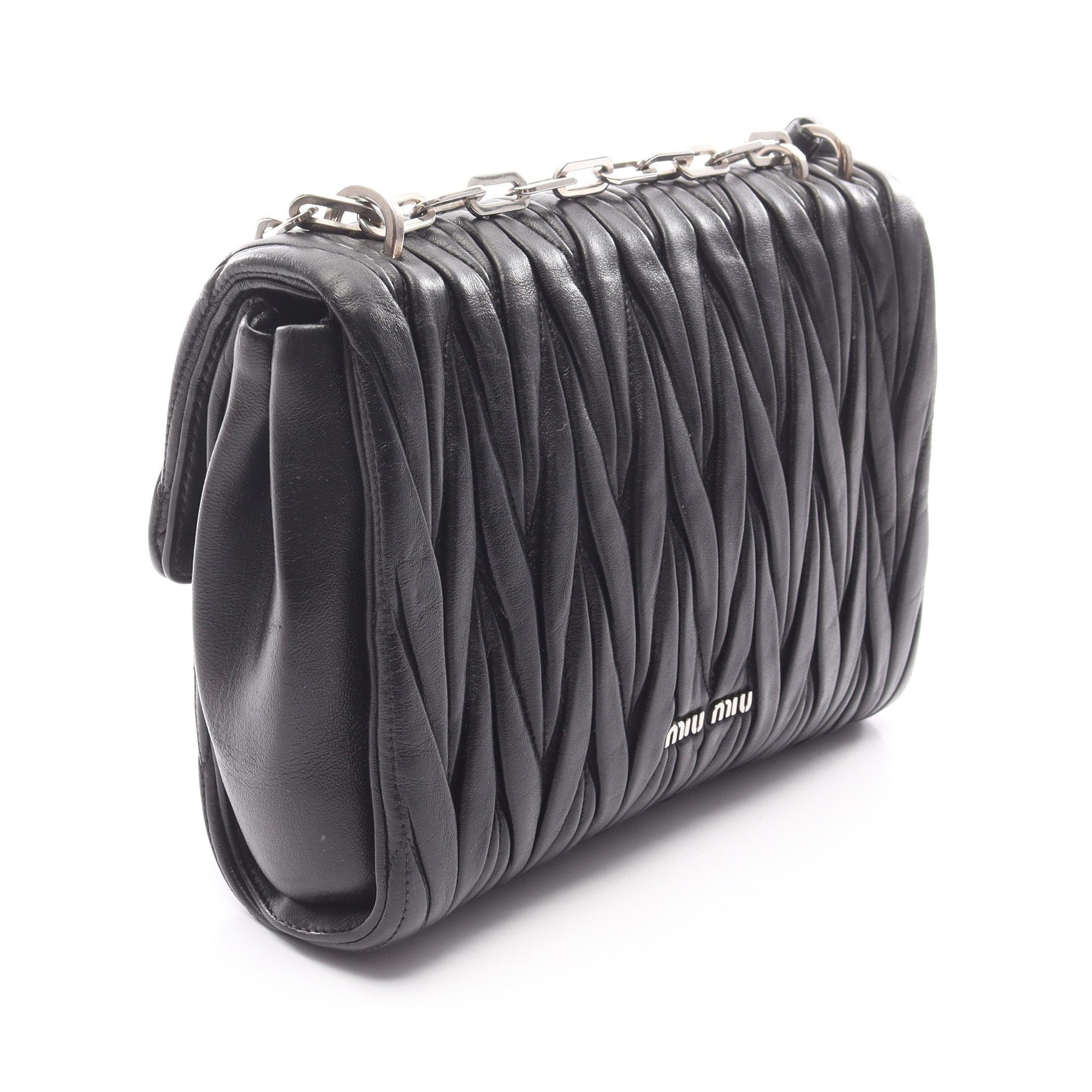 マテラッセ チェーンショルダーバッグ レザー ブラック ミュウミュウ