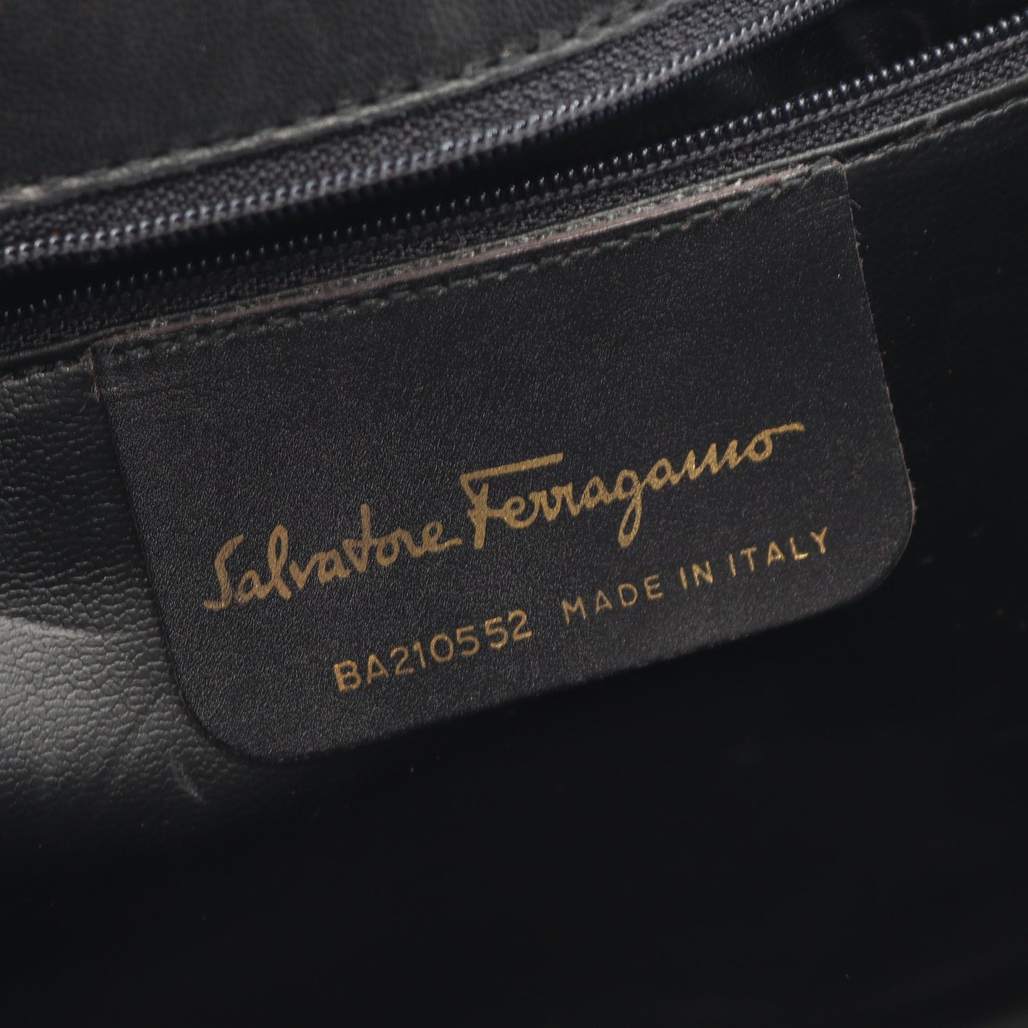 ヴァラ ショルダーバッグ レザー ブラック サルヴァトーレフェラガモ バッグ Salvatore Ferragamo