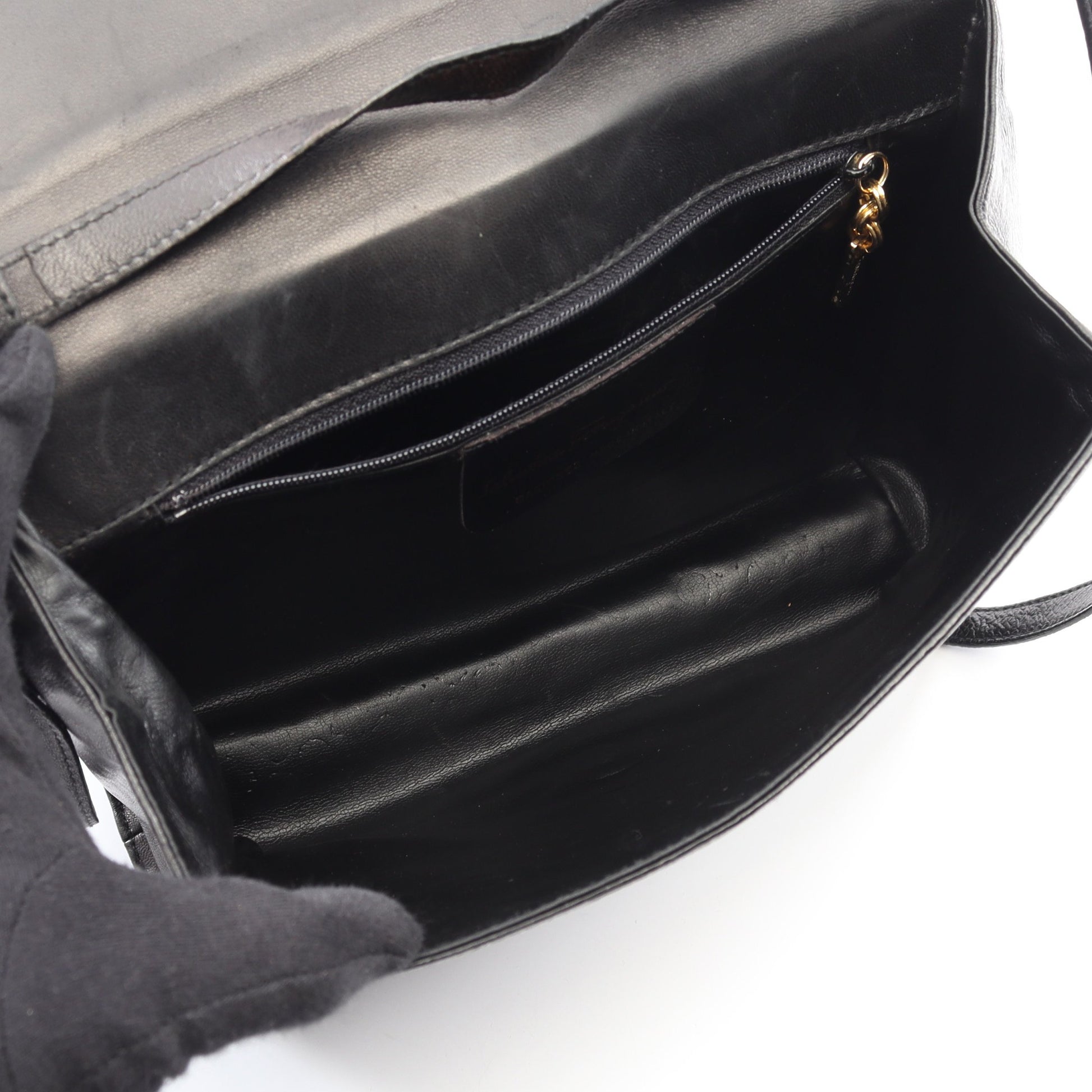 ヴァラ ショルダーバッグ レザー ブラック サルヴァトーレフェラガモ バッグ Salvatore Ferragamo