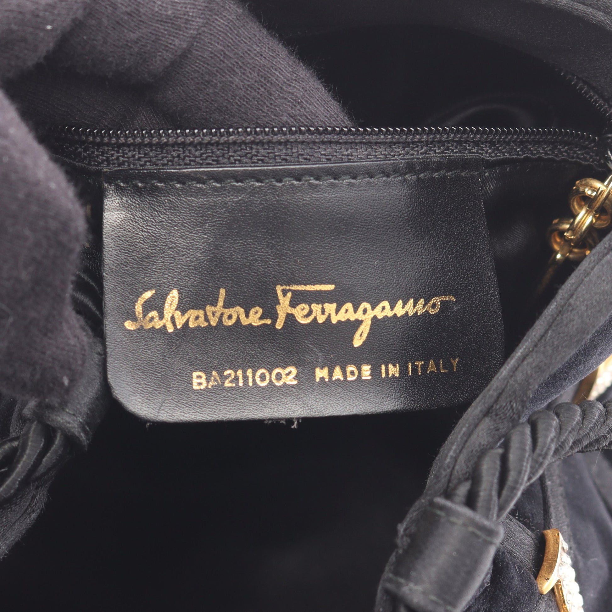 ヴァラ ショルダーバッグ ベロア ブラック 巾着 タッセル サルヴァトーレフェラガモ バッグ Salvatore Ferragamo