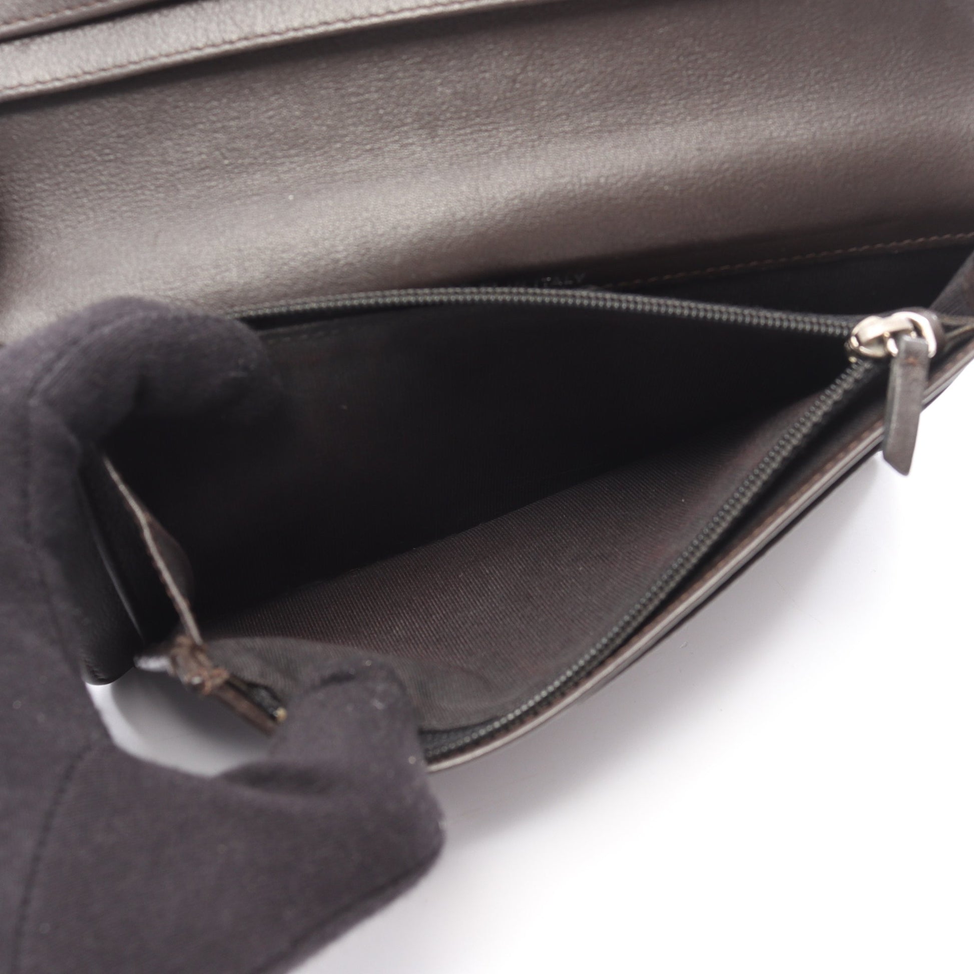 シェブロン Vステッチ 二つ折り長財布 レザー ダークブラウン シルバー金具 シャネル 財布・小物 CHANEL