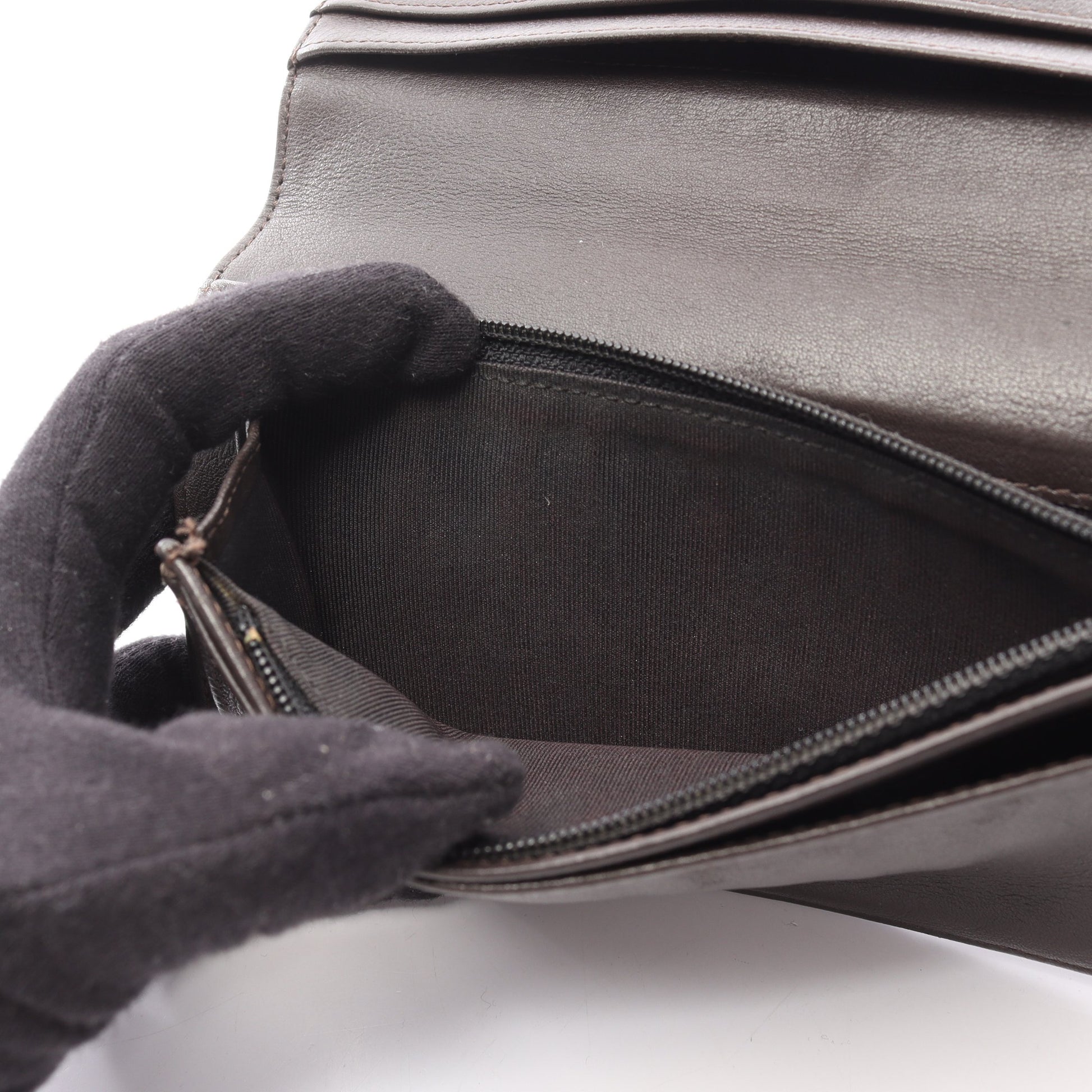 シェブロン Vステッチ 二つ折り長財布 レザー ダークブラウン シルバー金具 シャネル 財布・小物 CHANEL