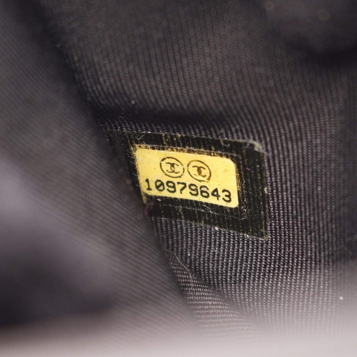 シェブロン Vステッチ 二つ折り長財布 レザー ダークブラウン シルバー金具 シャネル 財布・小物 CHANEL