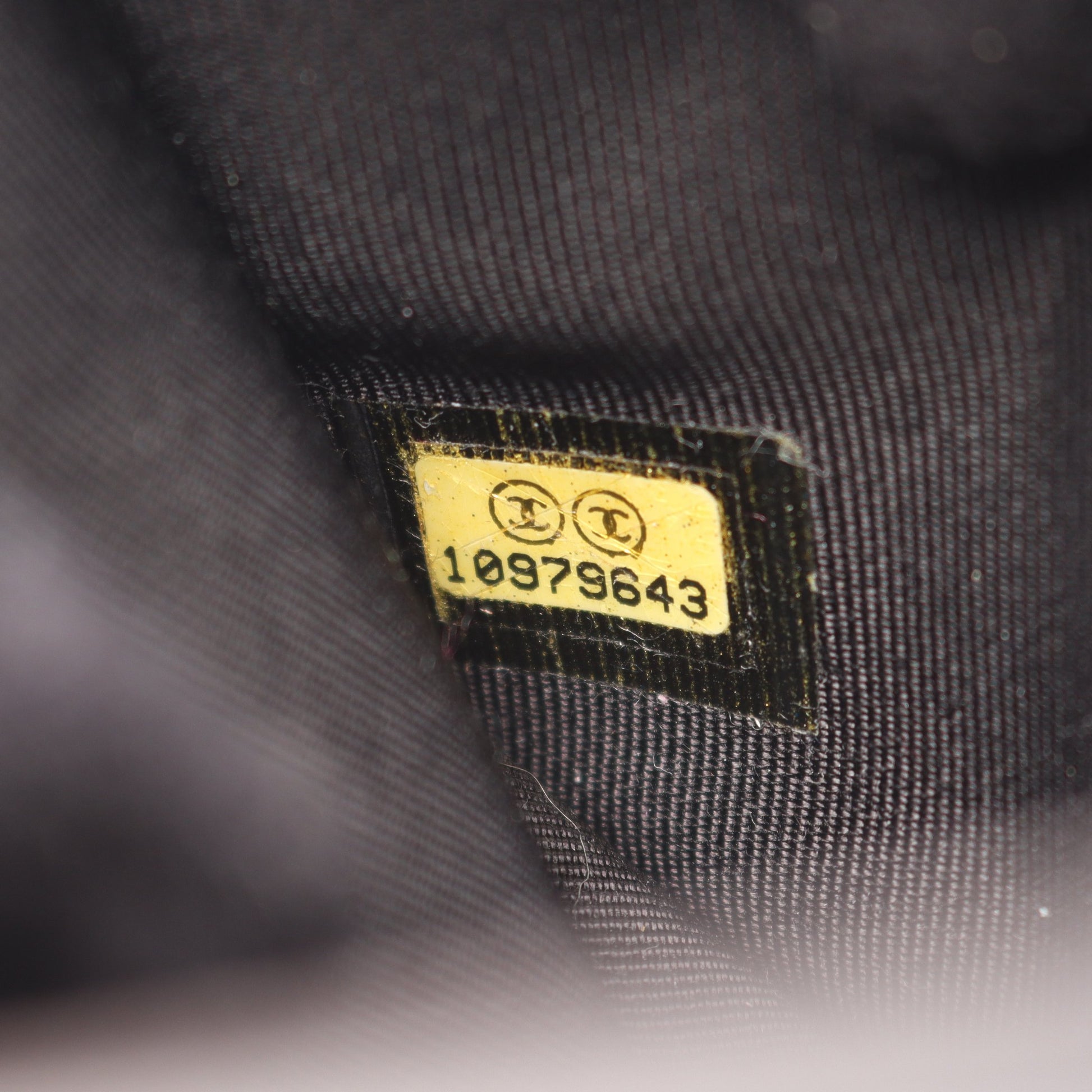 シェブロン Vステッチ 二つ折り長財布 レザー ダークブラウン シルバー金具 シャネル 財布・小物 CHANEL