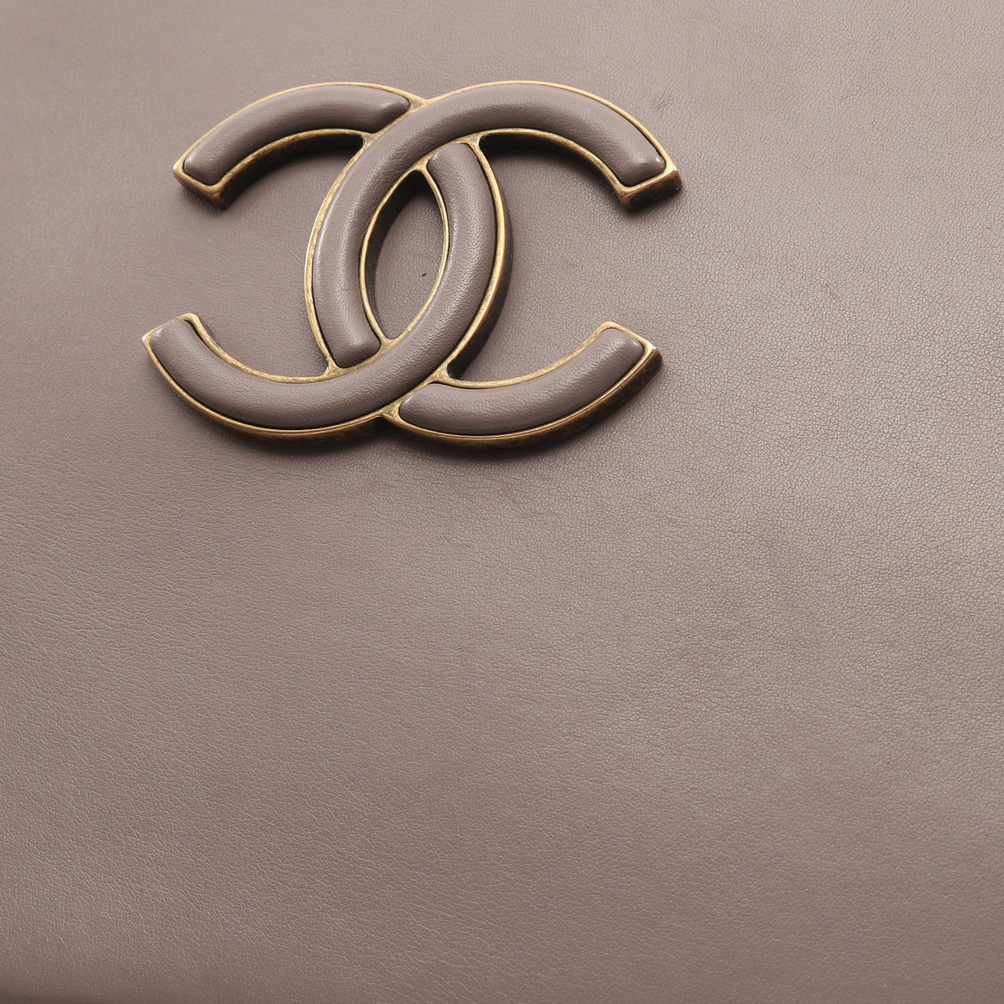 マトラッセ チェーンショルダーバッグ レザー グレーブラウン アンティークゴールド金具 2WAY シャネル バッグ CHANEL