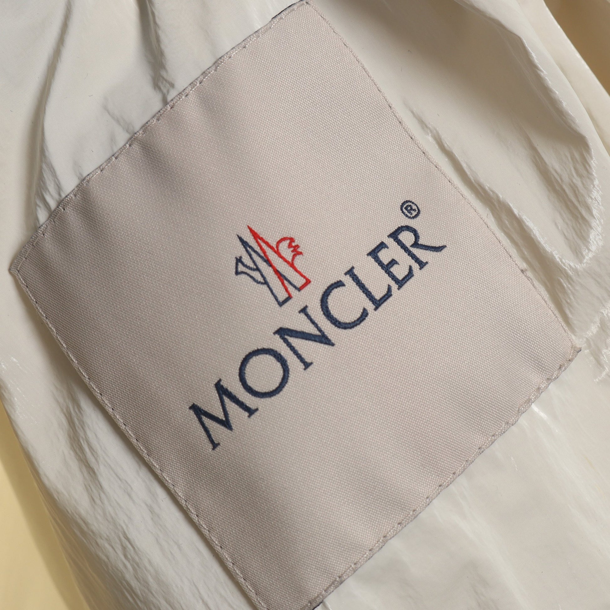 TIYA ナイロンジャケット ナイロン ホワイト フード付き モンクレール アウター MONCLER