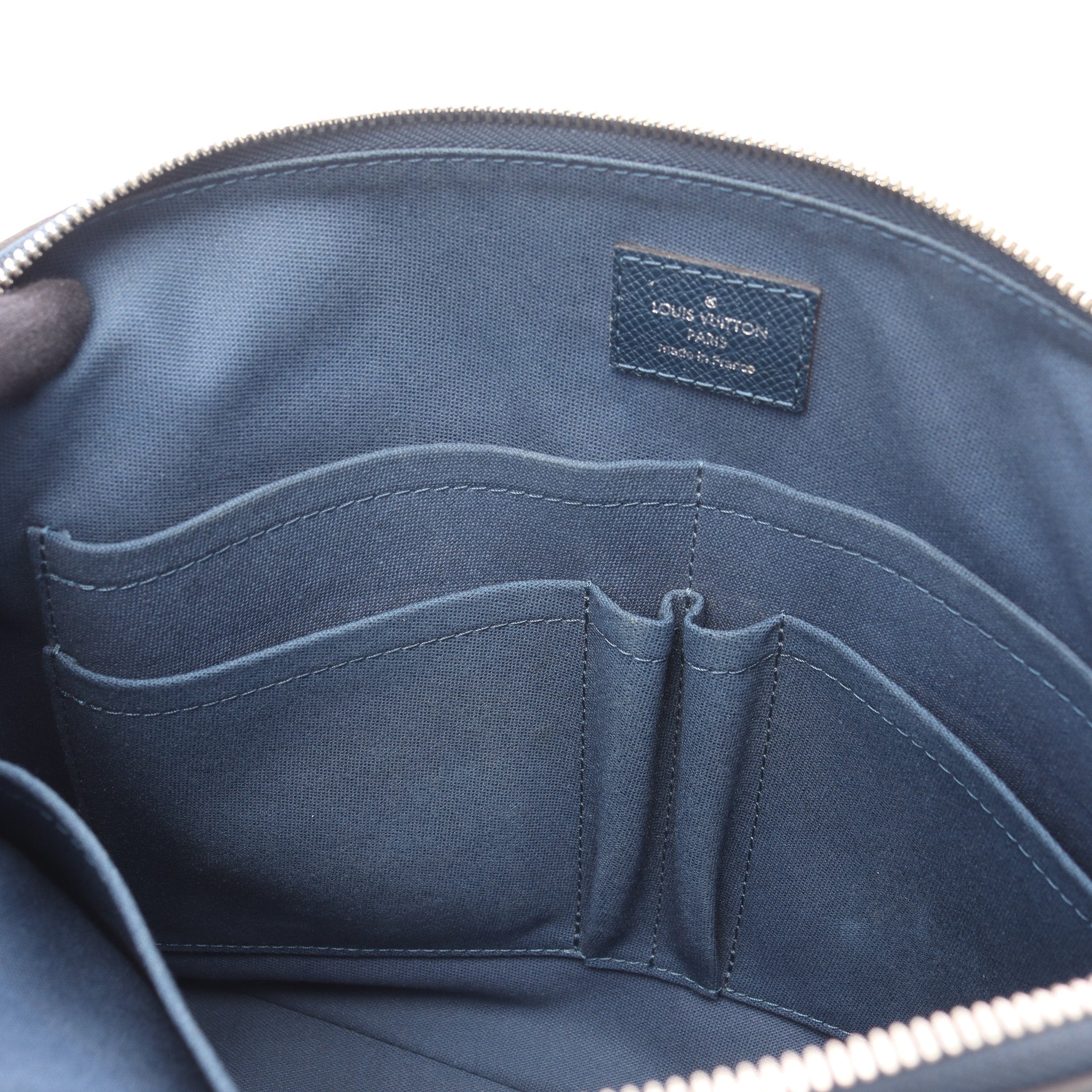 LOUIS VUITTON ルイヴィトン M30238 グリゴリ メッセンジャーPM ショルダーバッグ タイガレザー レディース [中古] LOUIS VUITTON】ルイヴィトン『タイガ グリゴリ メッセンジャー PM