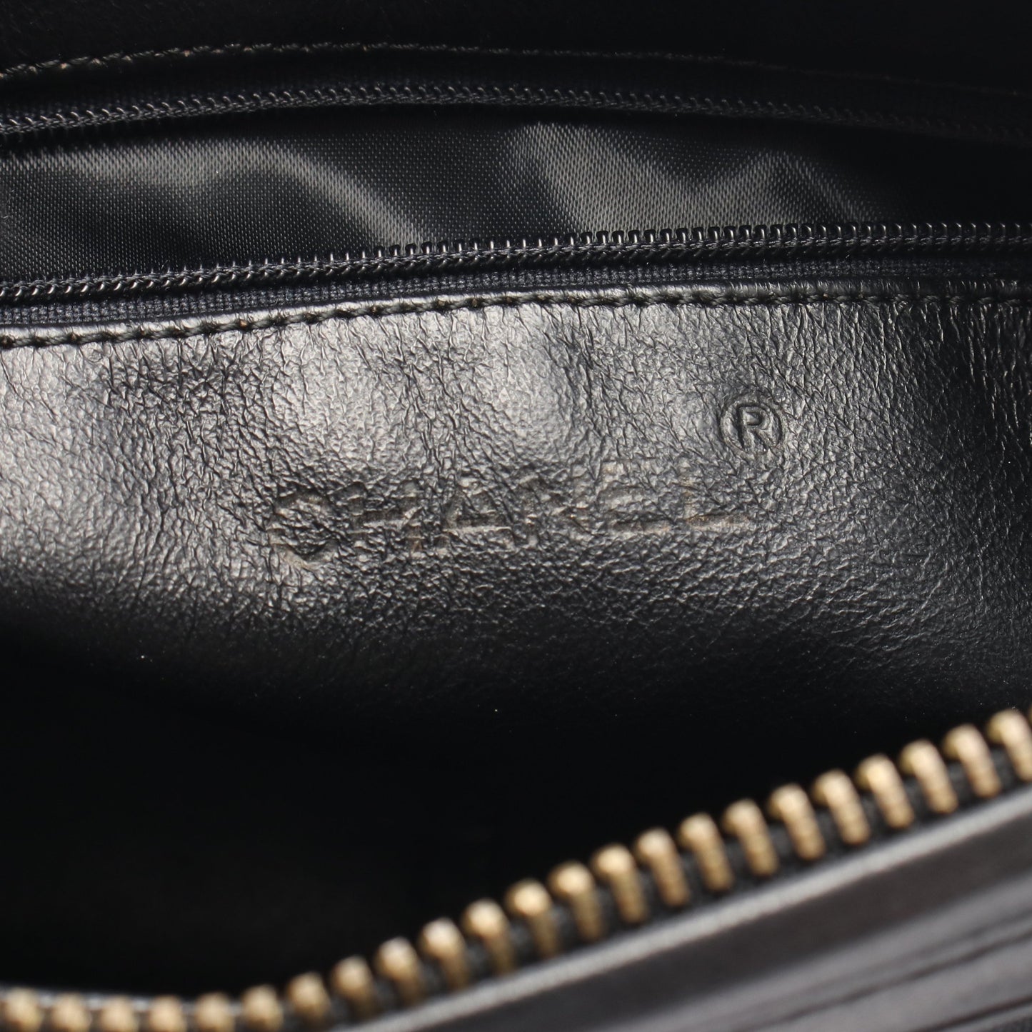 Vステッチ チェーンショルダーバッグ ラムスキン ブラック ゴールド金具 フリンジ シャネル バッグ CHANEL