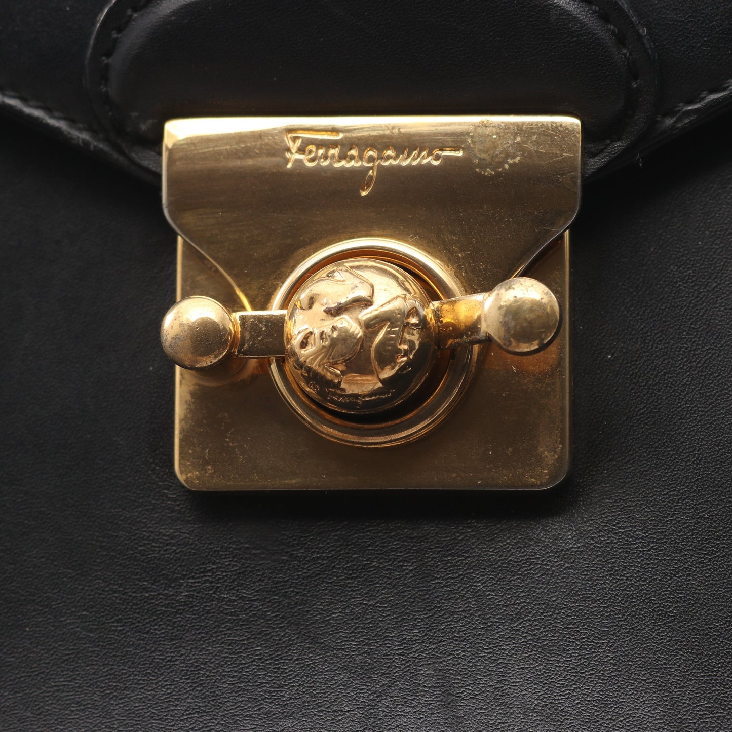 ハンドバッグ レザー ブラック ヒールモチーフ金具 2WAY サルヴァトーレフェラガモ バッグ Salvatore Ferragamo