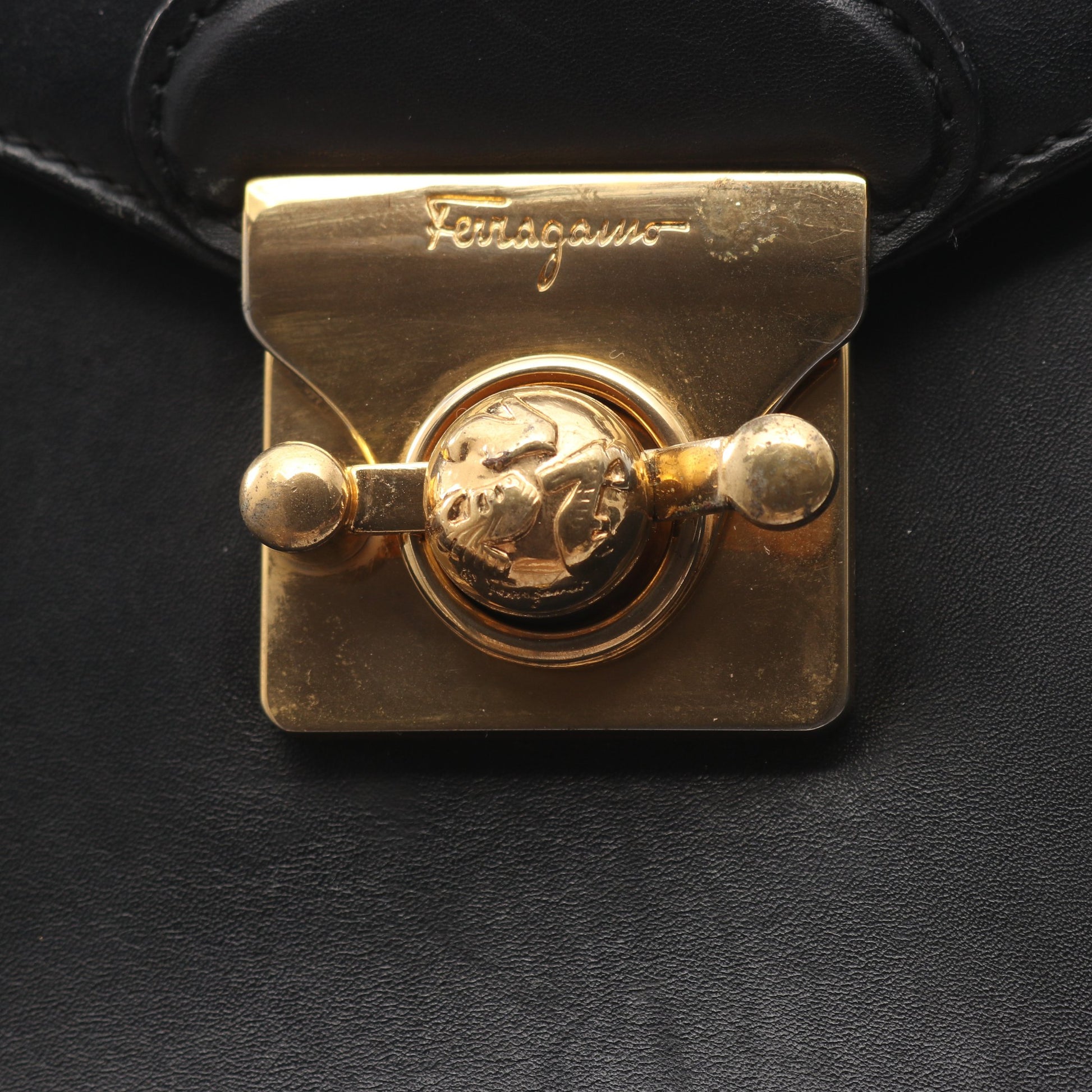 ハンドバッグ レザー ブラック ヒールモチーフ金具 2WAY サルヴァトーレフェラガモ バッグ Salvatore Ferragamo