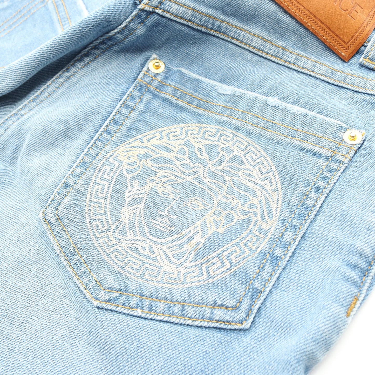 メデューサボタン ショート デニムパンツ コットン ブルー ヴェルサーチ ボトムス Versace